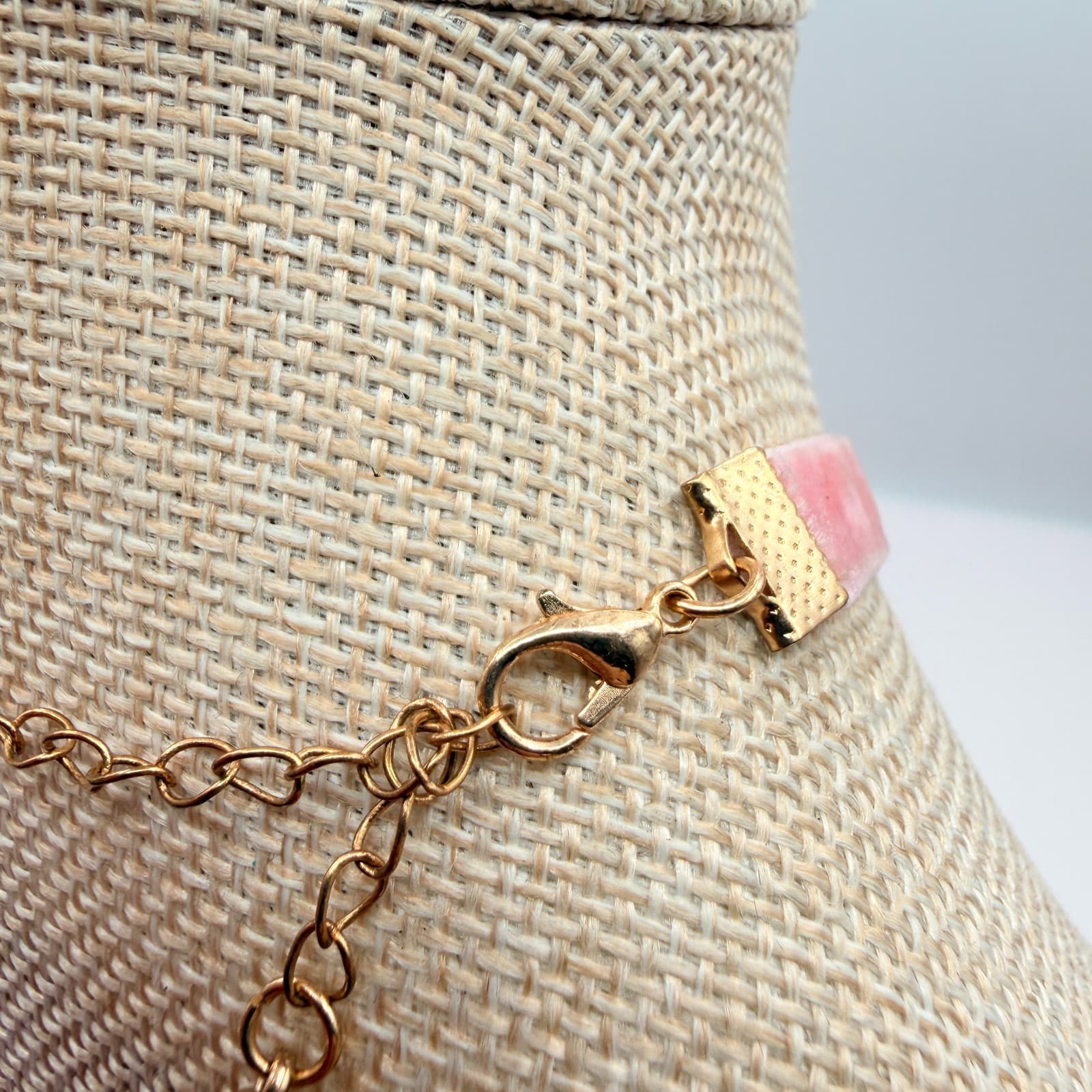 VTG Y2K Gold Tone Smiley Face Charm Pink Velvet Choker Necklace Fashion Jewelry - Thumbnail 10