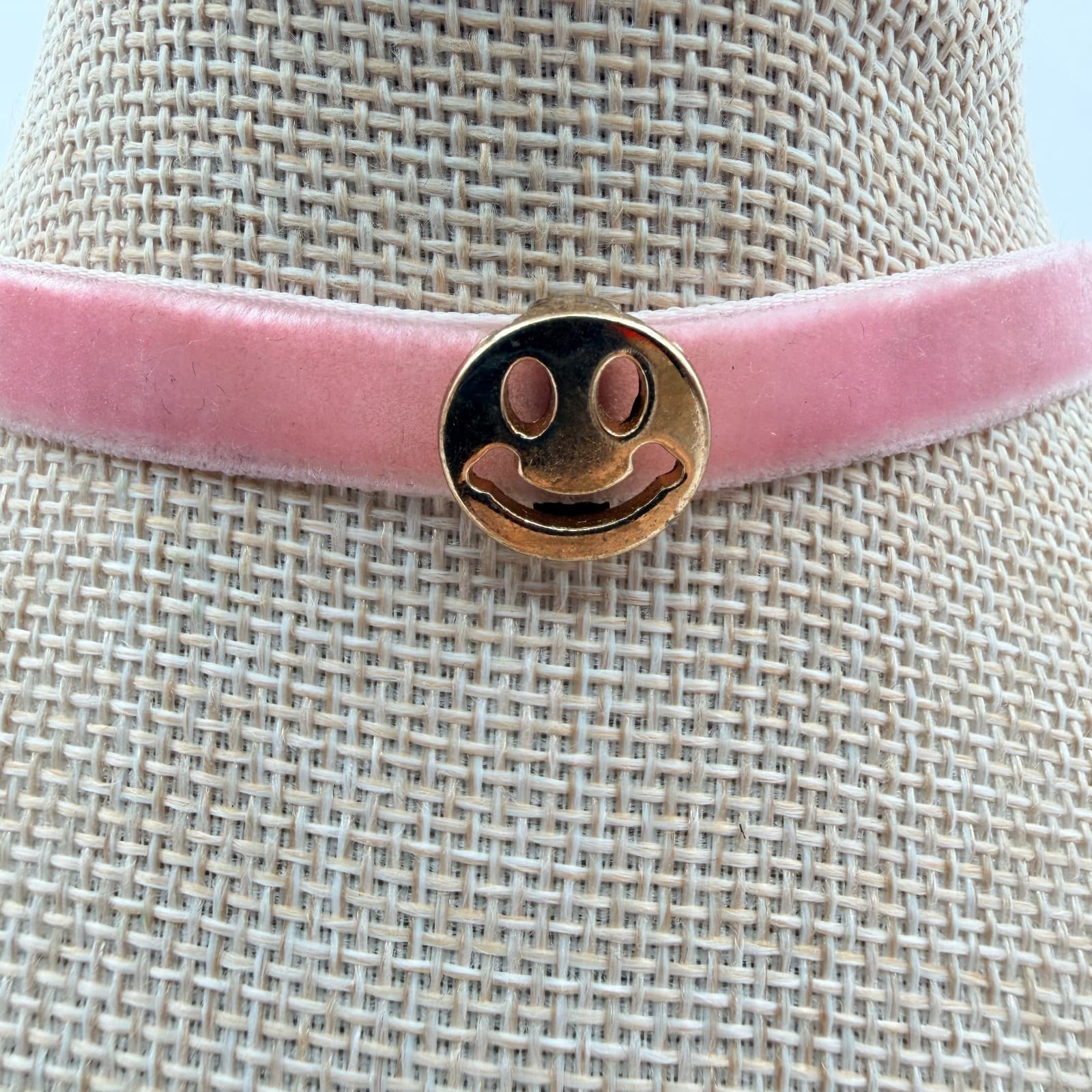 VTG Y2K Gold Tone Smiley Face Charm Pink Velvet Choker Necklace Fashion Jewelry - Thumbnail 4