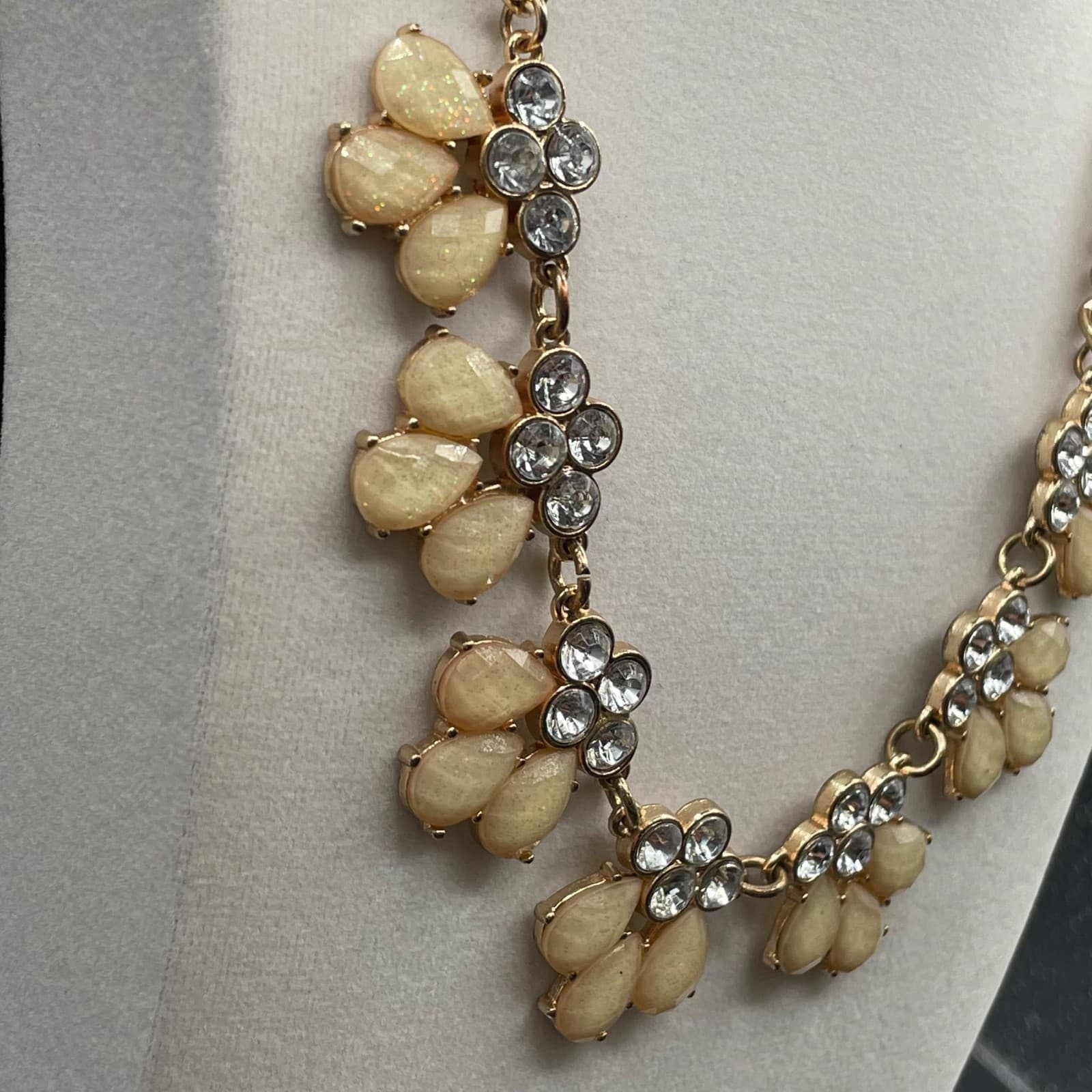 Vintage Faux Opal Rhinestone Gold-Tone Floral Cluster Fashion Bib Necklace - Thumbnail 7