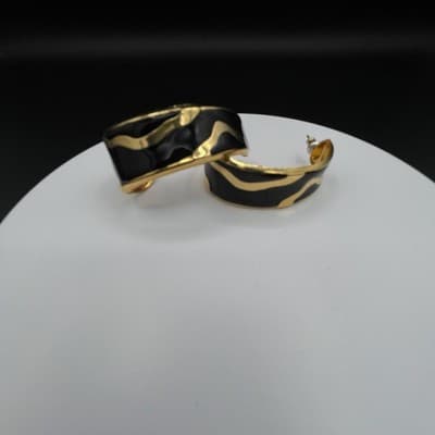 Vintage Black Enamel Wavy Gold Tone Hoop Earrings Fashion Jewelry - Image 1