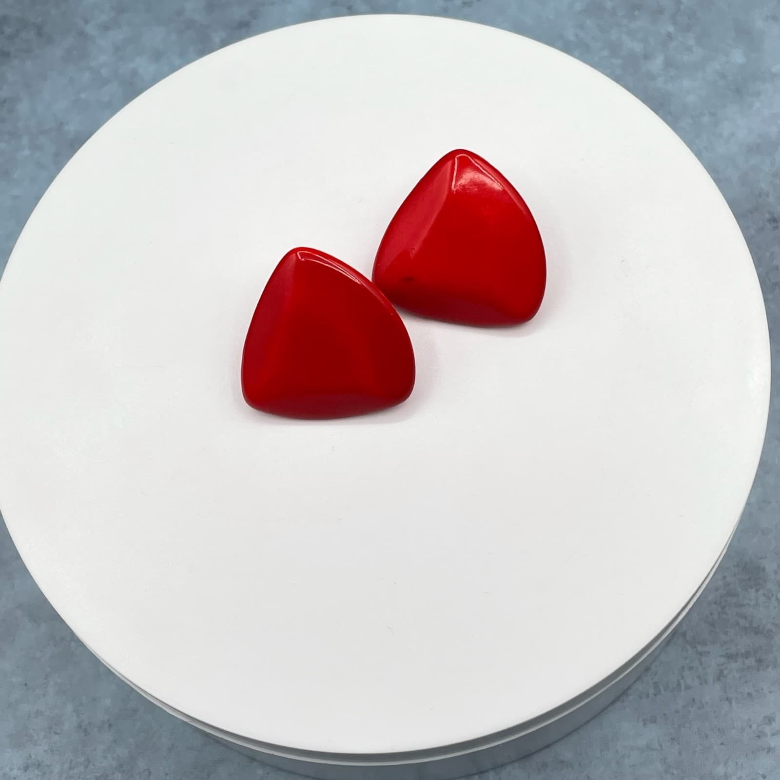 Vintage Bold Red Triangle Geometric Bright Resin Cabochon Post Back Stud - Thumbnail 4