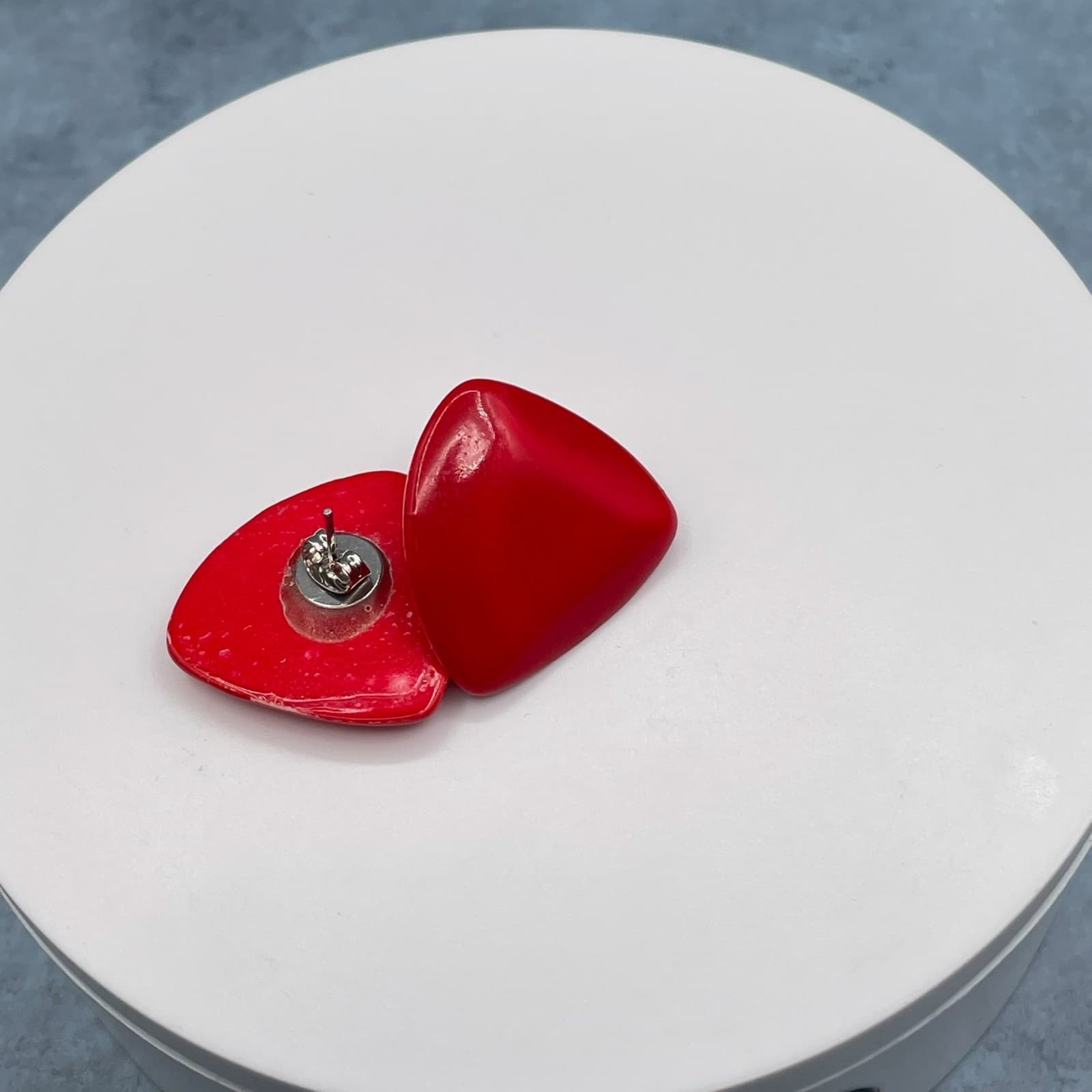 Vintage Bold Red Triangle Geometric Bright Resin Cabochon Post Back Stud - Thumbnail 6