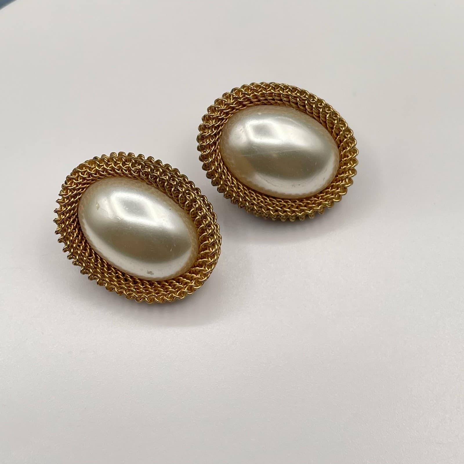 Vintage Faux Pearl Oval Stud Earrings Gold Tone Rope Border Button Style - Thumbnail 3