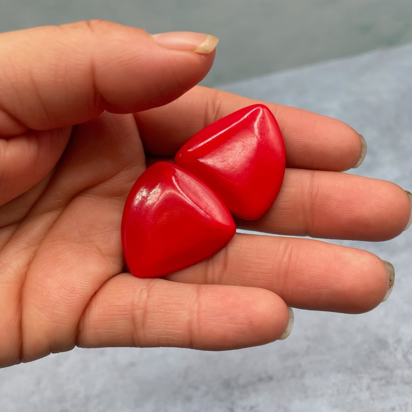 Vintage Bold Red Triangle Geometric Bright Resin Cabochon Post Back Stud - Thumbnail 8