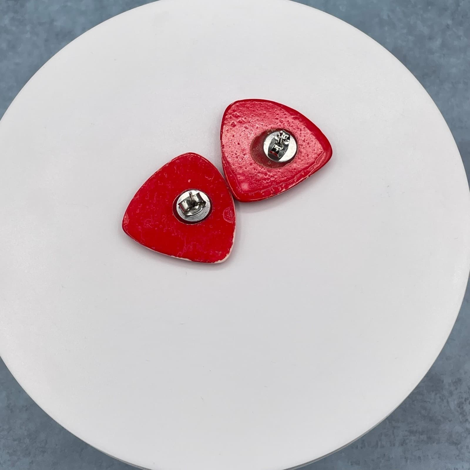 Vintage Bold Red Triangle Geometric Bright Resin Cabochon Post Back Stud - Thumbnail 3
