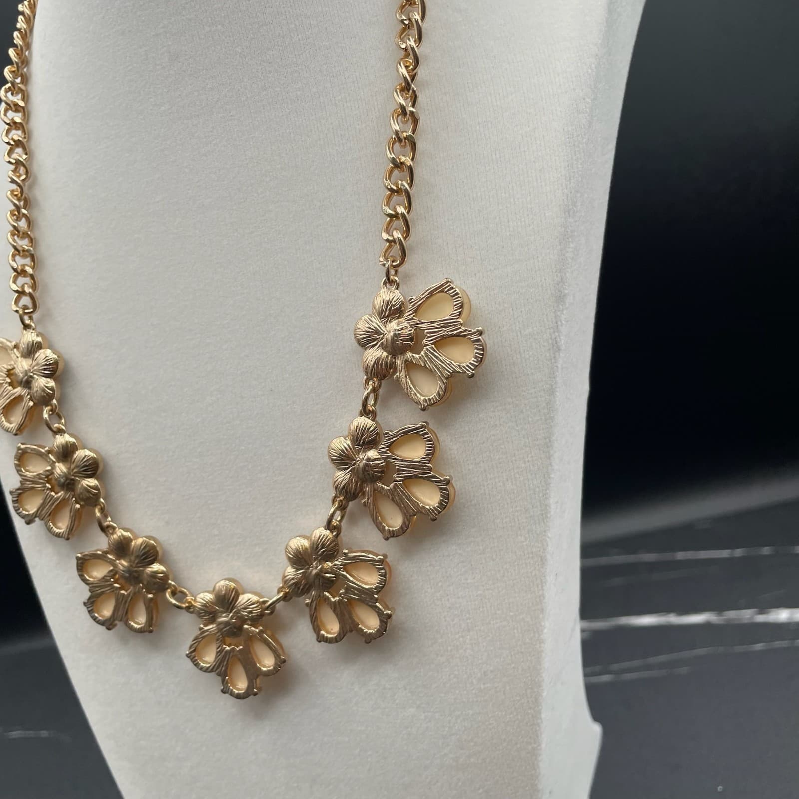 Vintage Faux Opal Rhinestone Gold-Tone Floral Cluster Fashion Bib Necklace - Thumbnail 13