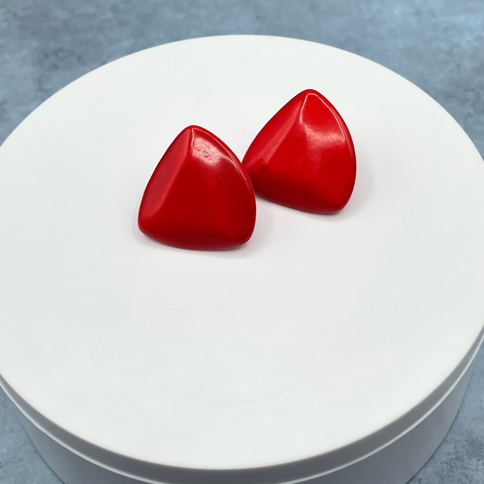 Vintage Bold Red Triangle Geometric Bright Resin Cabochon Post Back Stud - Thumbnail 5
