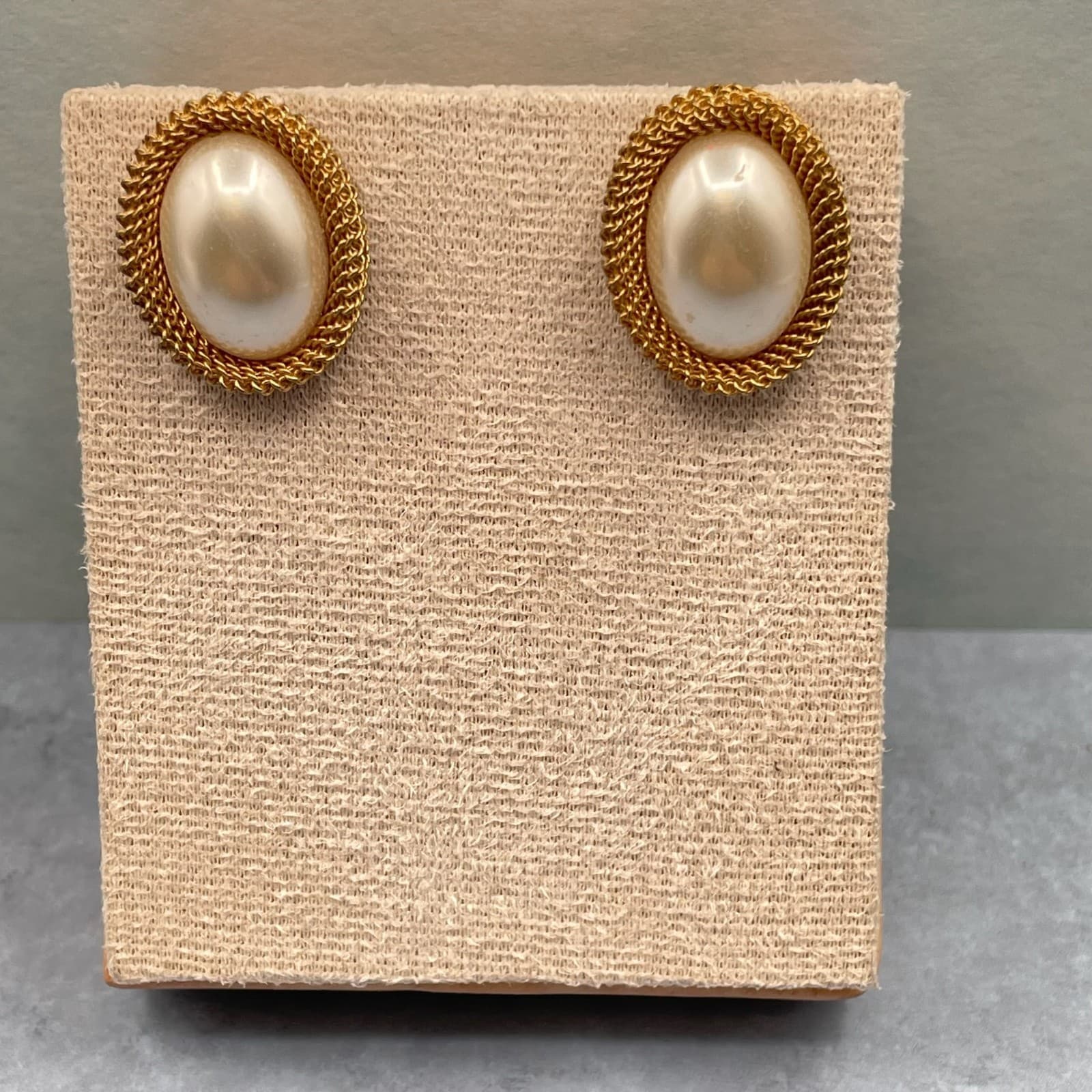 Vintage Faux Pearl Oval Stud Earrings Gold Tone Rope Border Button Style - Thumbnail 6