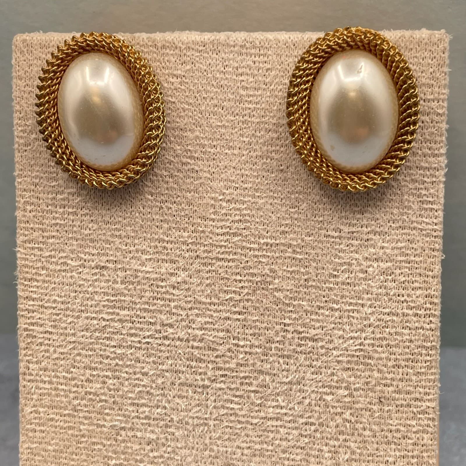 Vintage Faux Pearl Oval Stud Earrings Gold Tone Rope Border Button Style - Thumbnail 7