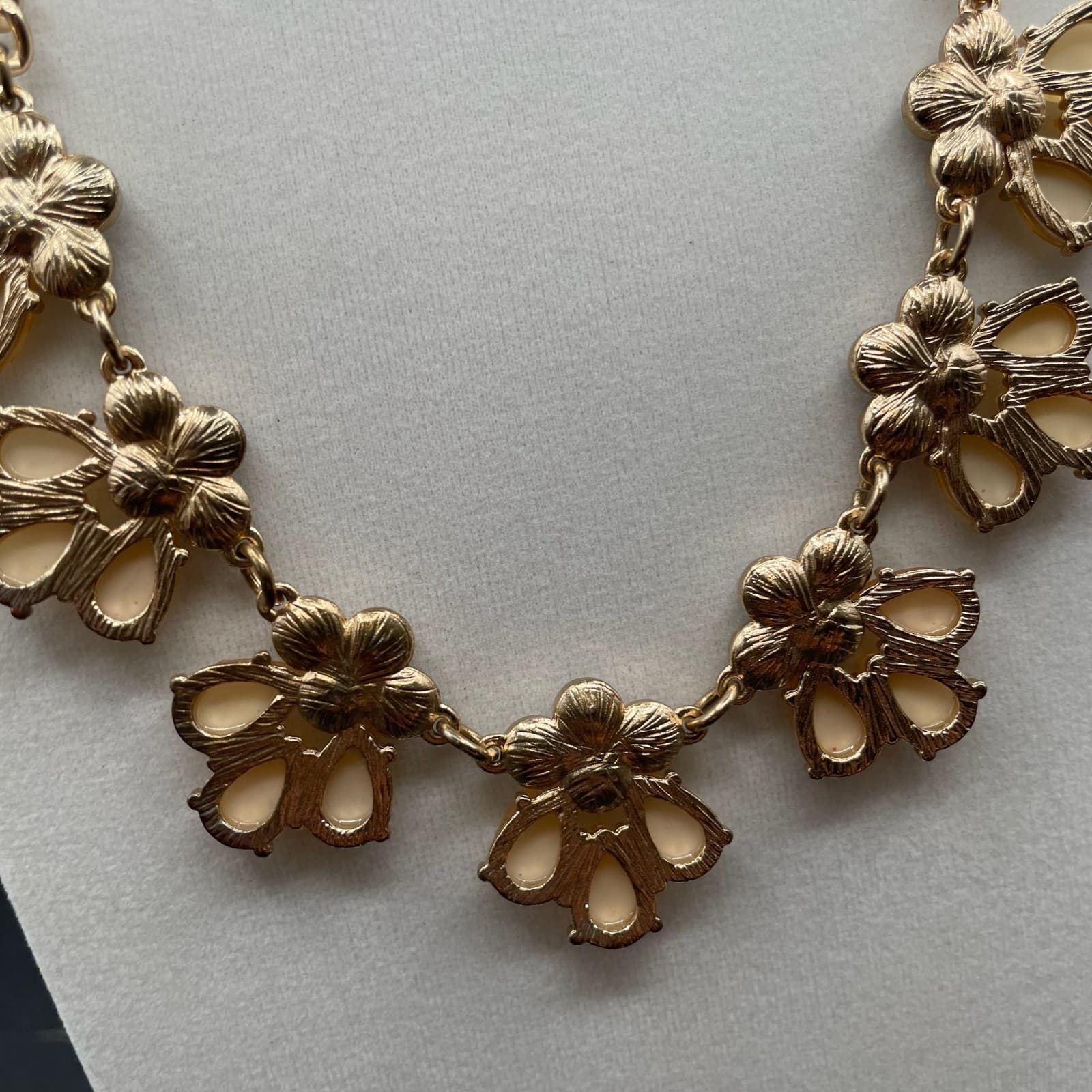 Vintage Faux Opal Rhinestone Gold-Tone Floral Cluster Fashion Bib Necklace - Thumbnail 16