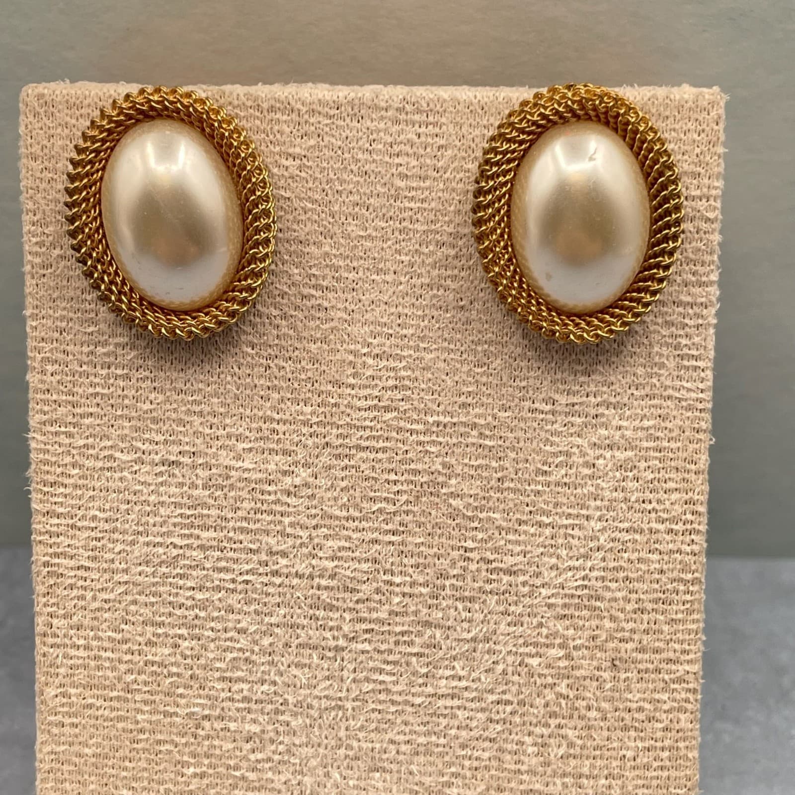 Vintage Faux Pearl Oval Stud Earrings Gold Tone Rope Border Button Style - Thumbnail 5