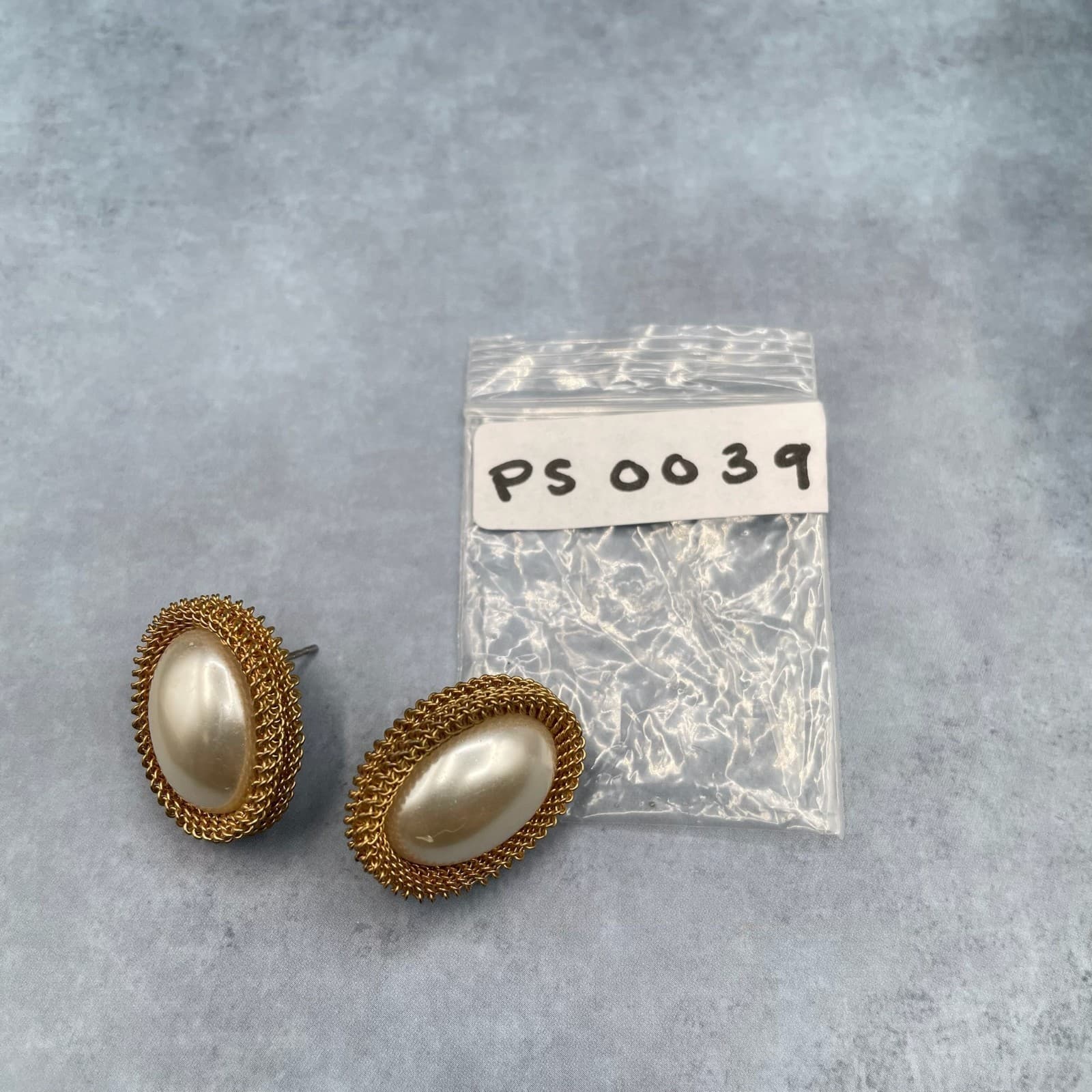 Vintage Faux Pearl Oval Stud Earrings Gold Tone Rope Border Button Style - Thumbnail 11