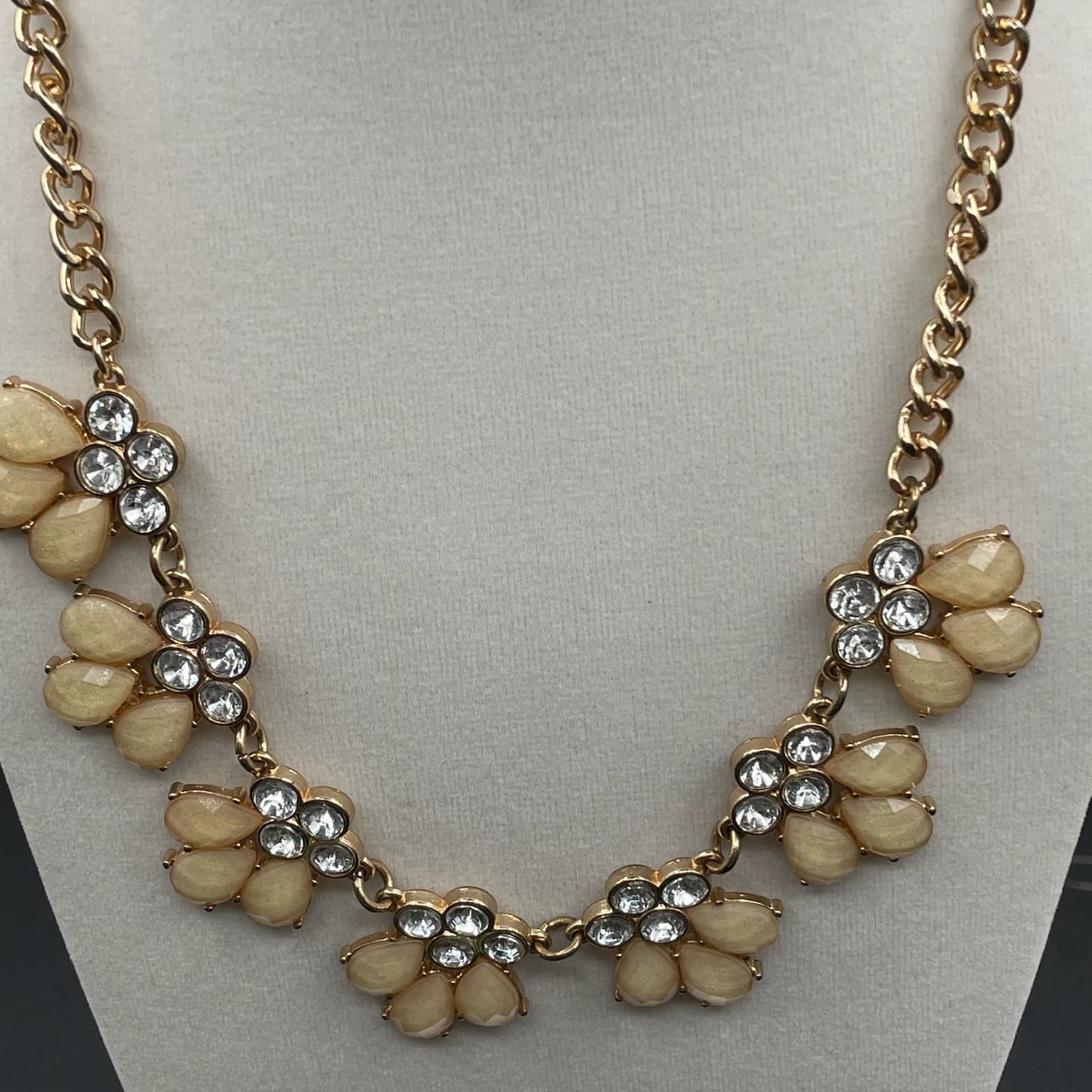 Vintage Faux Opal Rhinestone Gold-Tone Floral Cluster Fashion Bib Necklace - Thumbnail 8