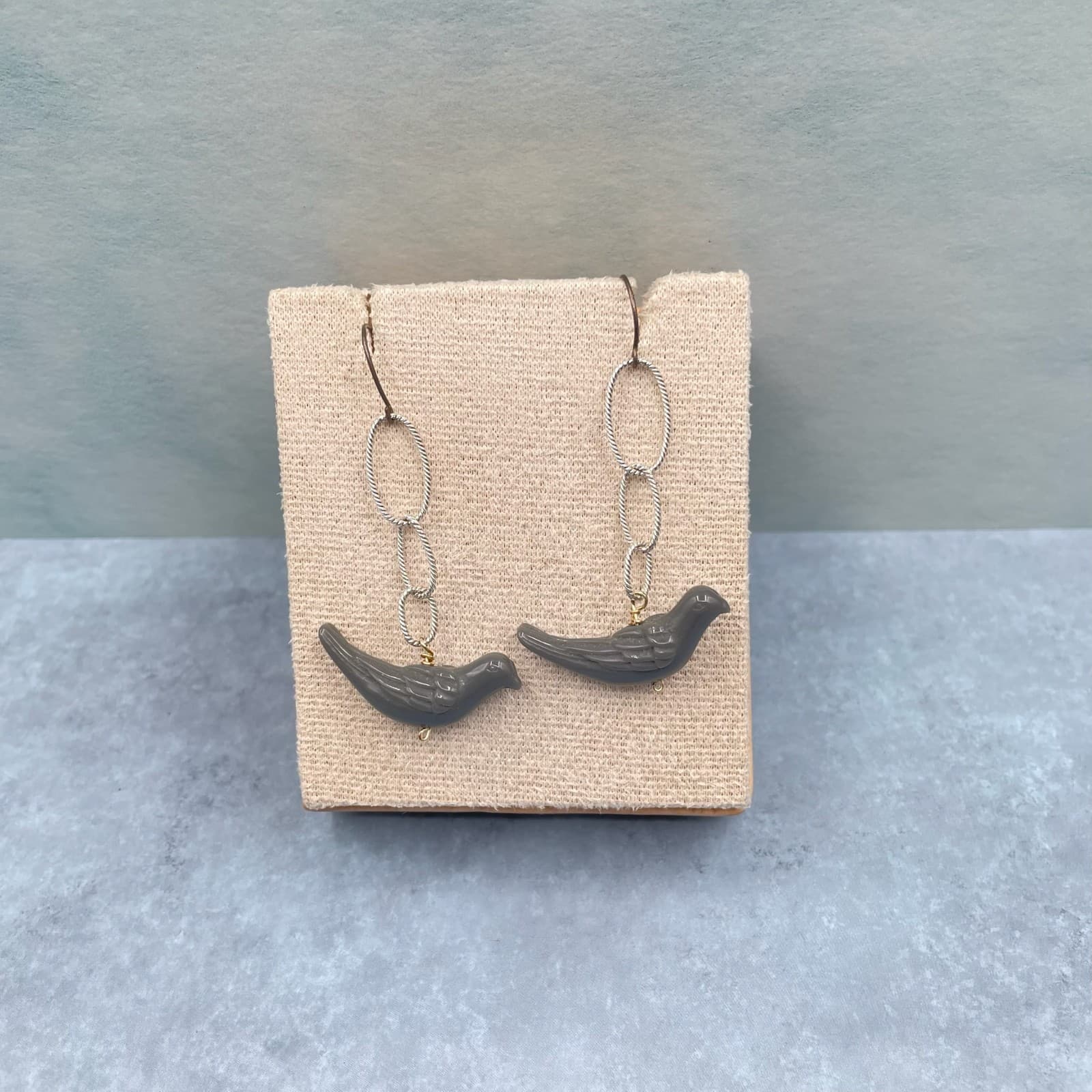 Vintage Gray Resin Bird Earrings Dangle Hook Drop Silver Tone Chain Long - Thumbnail 2