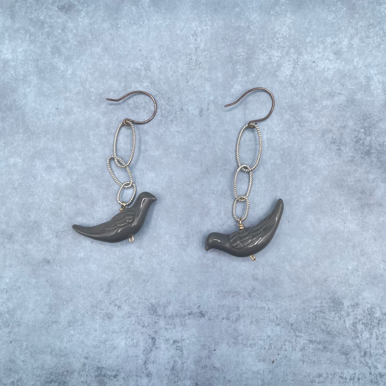 Vintage Gray Resin Bird Earrings Dangle Hook Drop Silver Tone Chain Long - Thumbnail 5