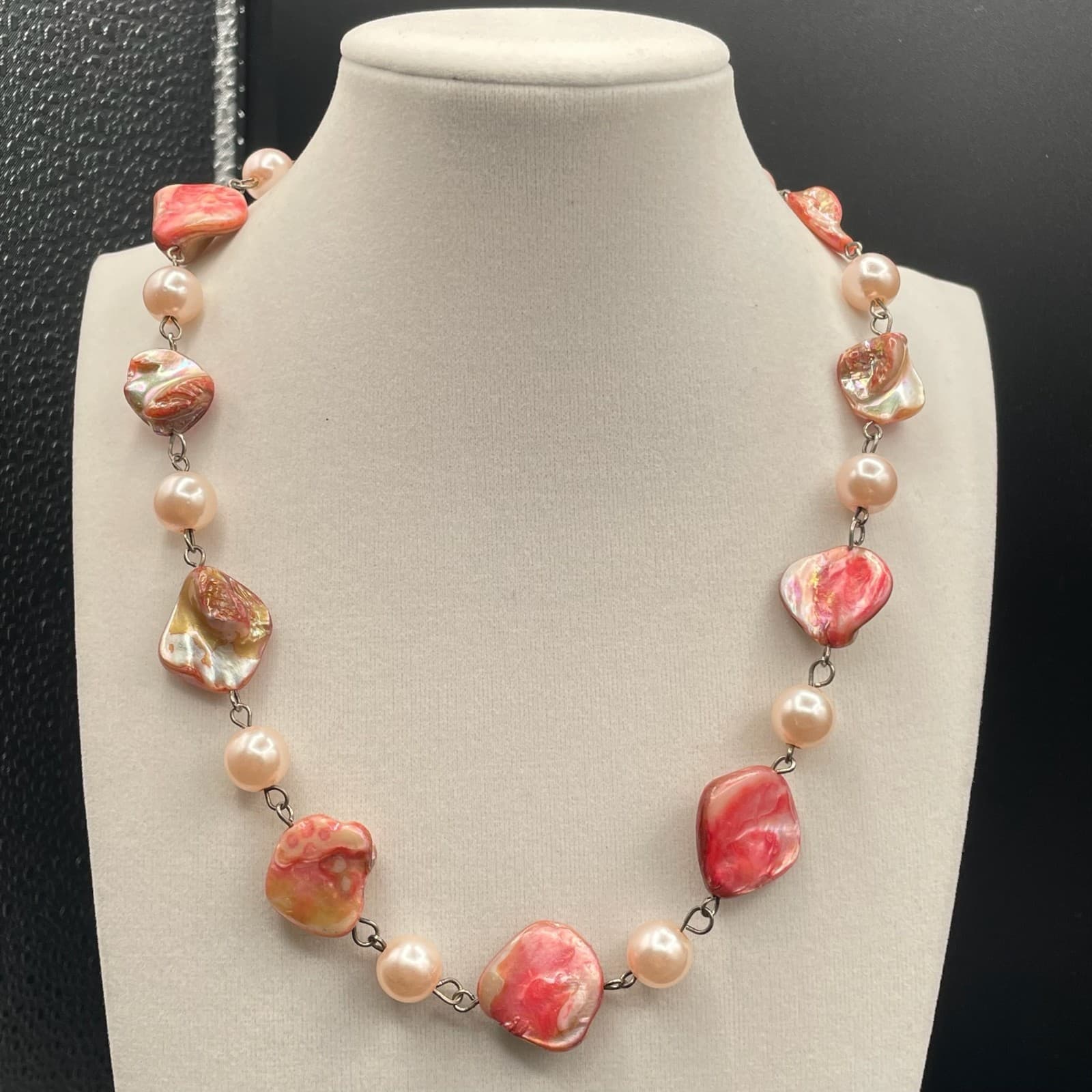 Vintage White Pink Dyed Plastic Mother-of-Pearl Lobster Beaded Necklace - 9" - Thumbnail 2