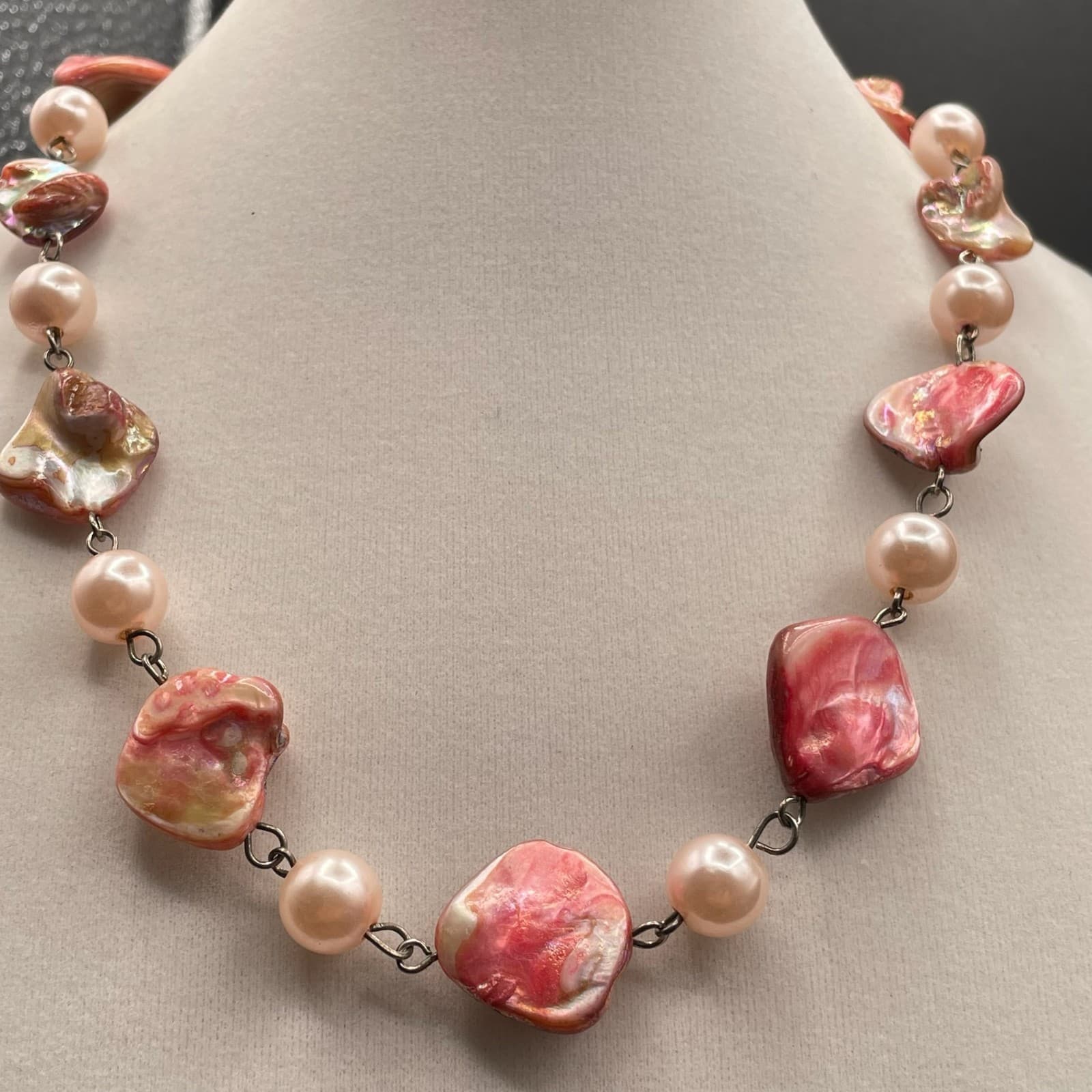 Vintage White Pink Dyed Plastic Mother-of-Pearl Lobster Beaded Necklace - 9" - Thumbnail 3