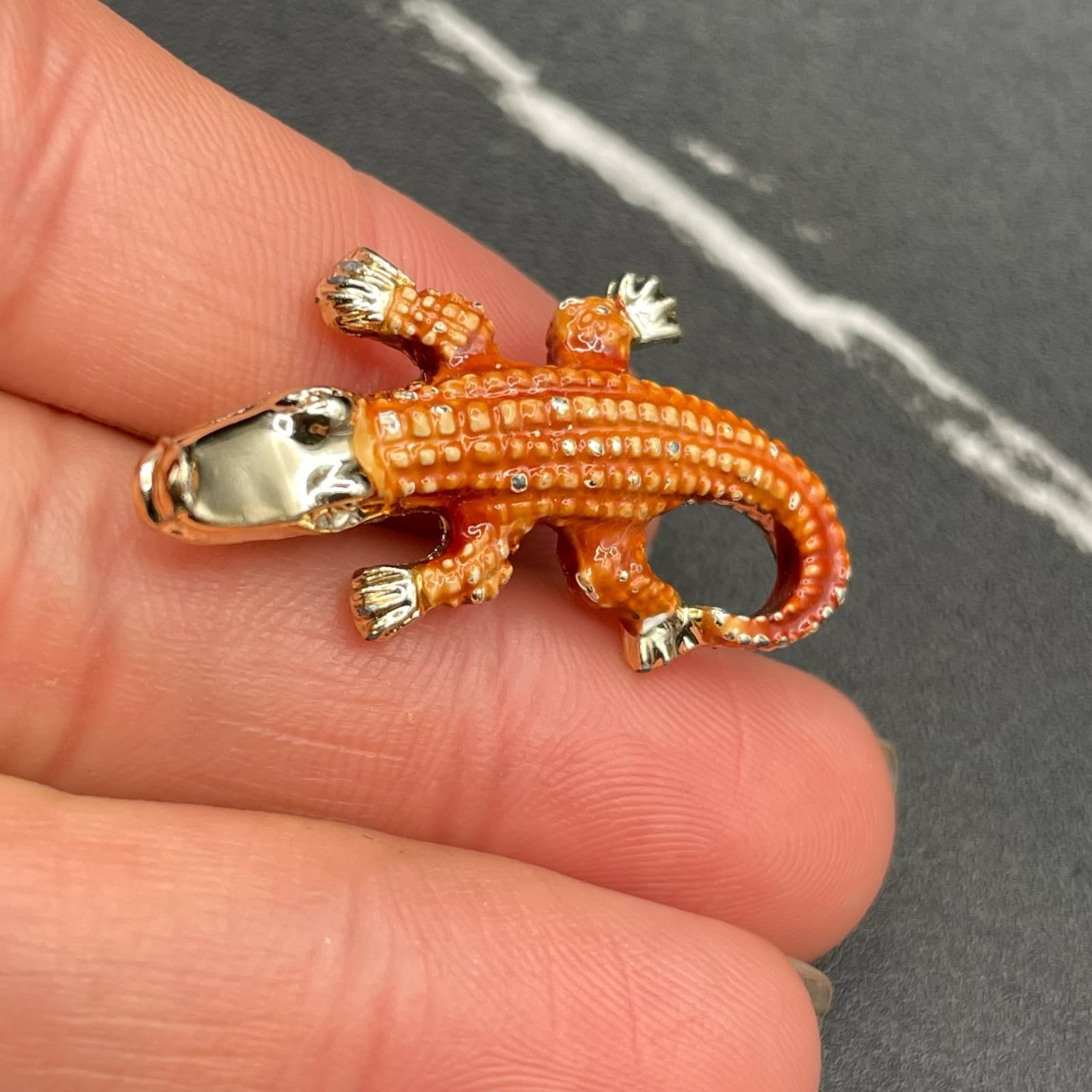 Vintage Orange Painted Alumnium Classic Enamel Crocodile Figure Charm Brooch Pin - Thumbnail 8