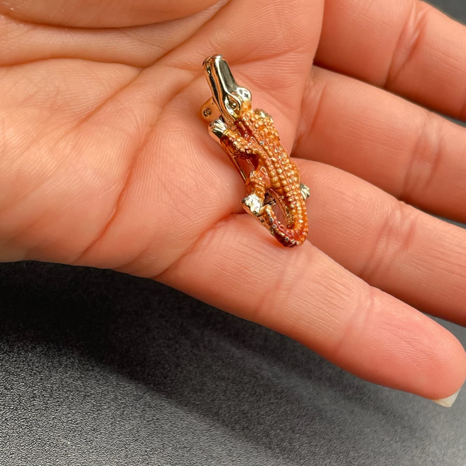 Vintage Orange Painted Alumnium Classic Enamel Crocodile Figure Charm Brooch Pin - Thumbnail 9