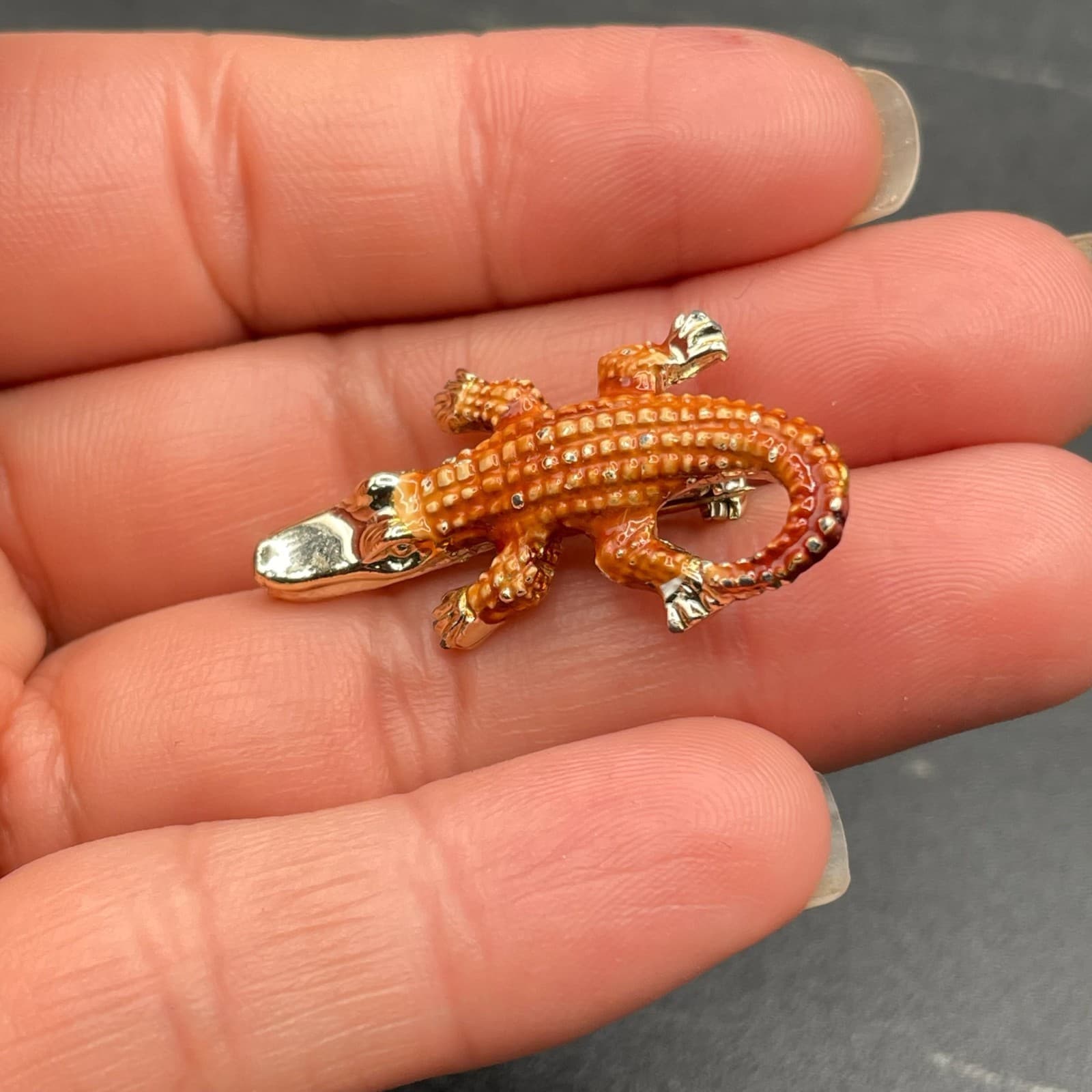 Vintage Orange Painted Alumnium Classic Enamel Crocodile Figure Charm Brooch Pin - Thumbnail 5