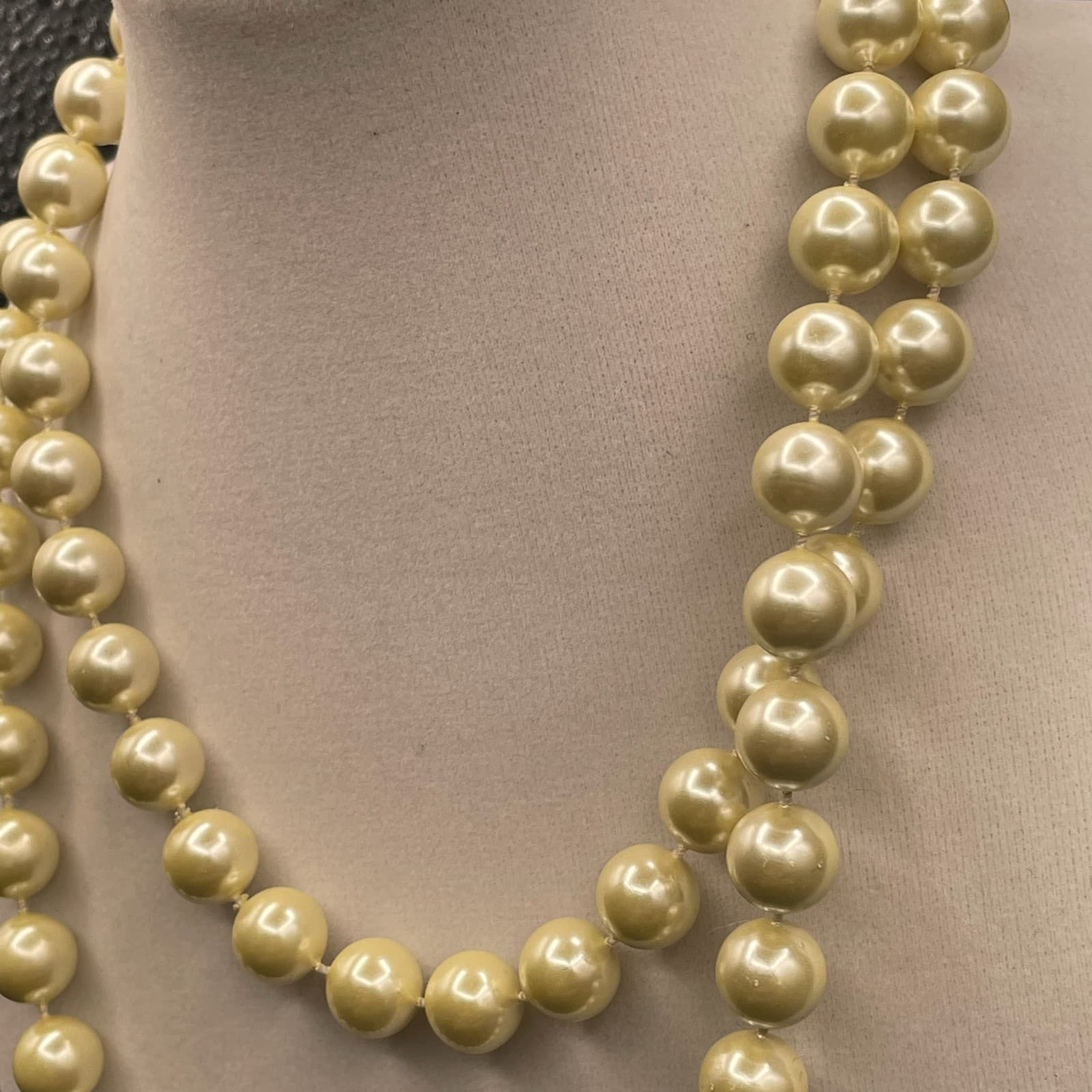 Vintage Gold-Tone Sea Faux Cream Pearl Plastic Lobster Beaded Necklace - 17" - Thumbnail 5