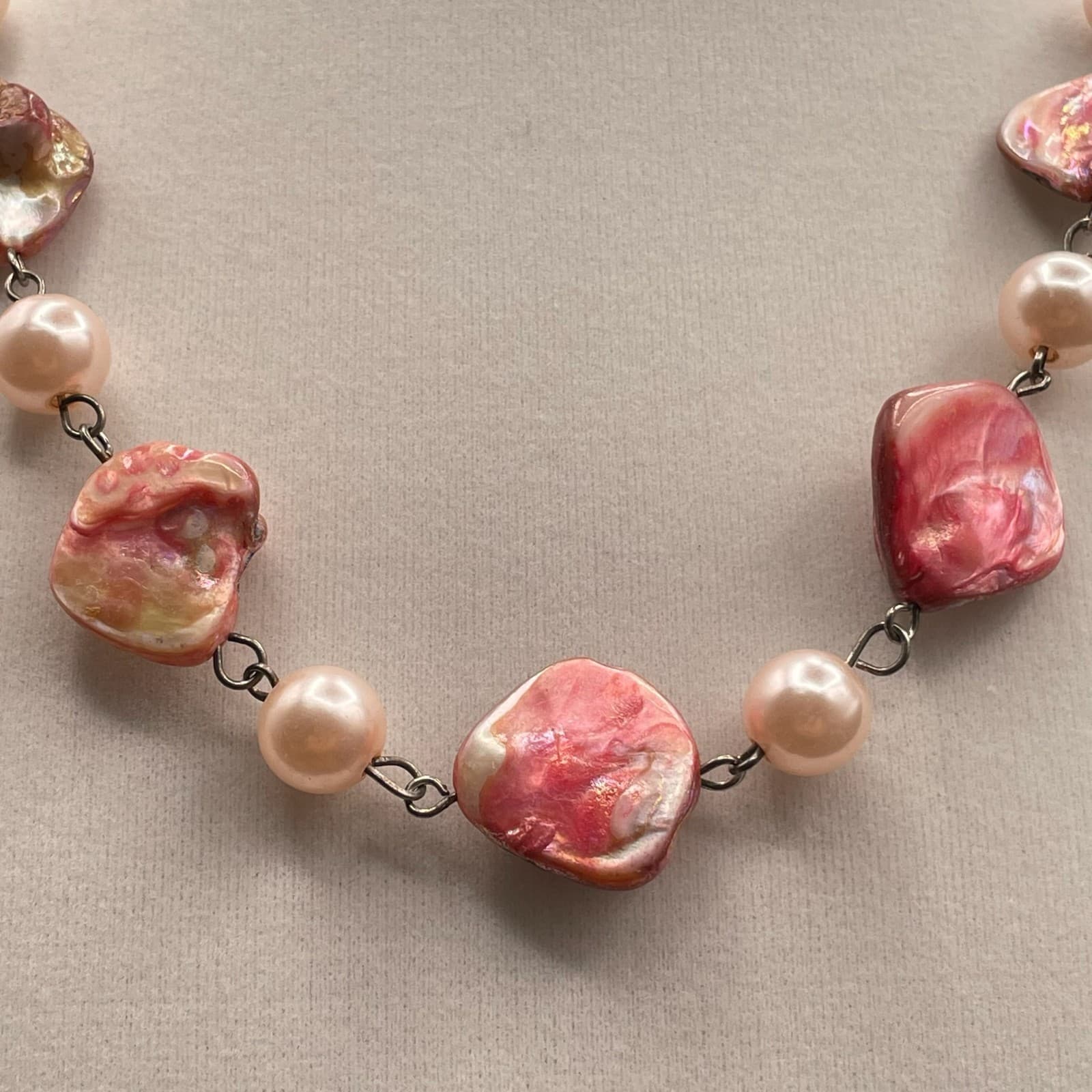 Vintage White Pink Dyed Plastic Mother-of-Pearl Lobster Beaded Necklace - 9" - Thumbnail 4