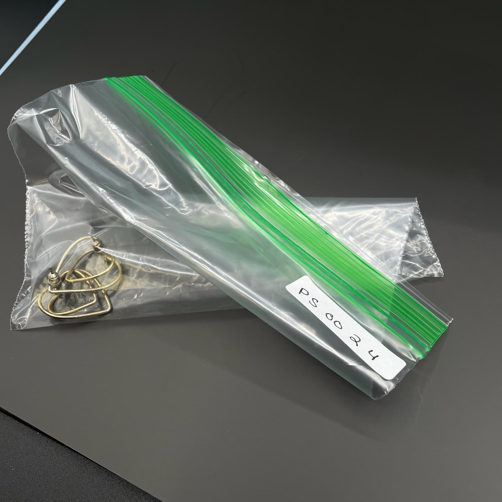 Vintage Modern Gold Tone Post Stud Lightweight Fashion Double Wire Heart - Thumbnail 8