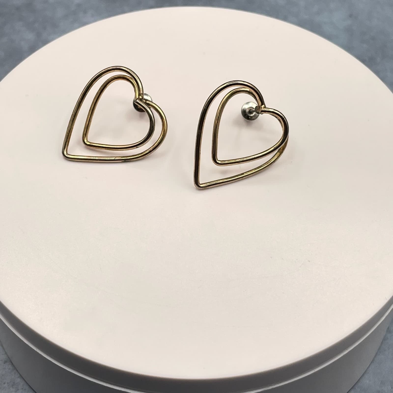 Vintage Modern Gold Tone Post Stud Lightweight Fashion Double Wire Heart - Thumbnail 4