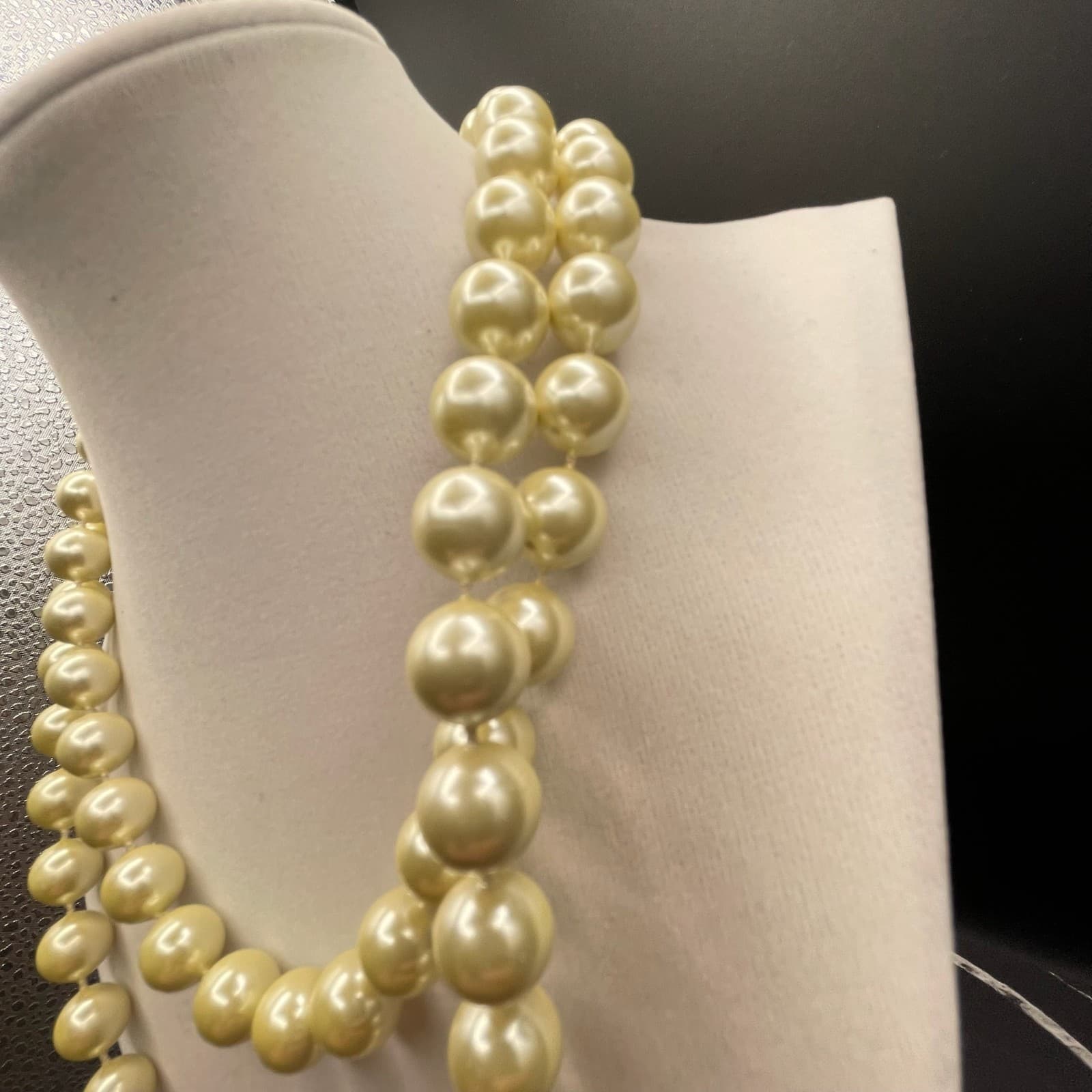 Vintage Gold-Tone Sea Faux Cream Pearl Plastic Lobster Beaded Necklace - 17" - Thumbnail 4