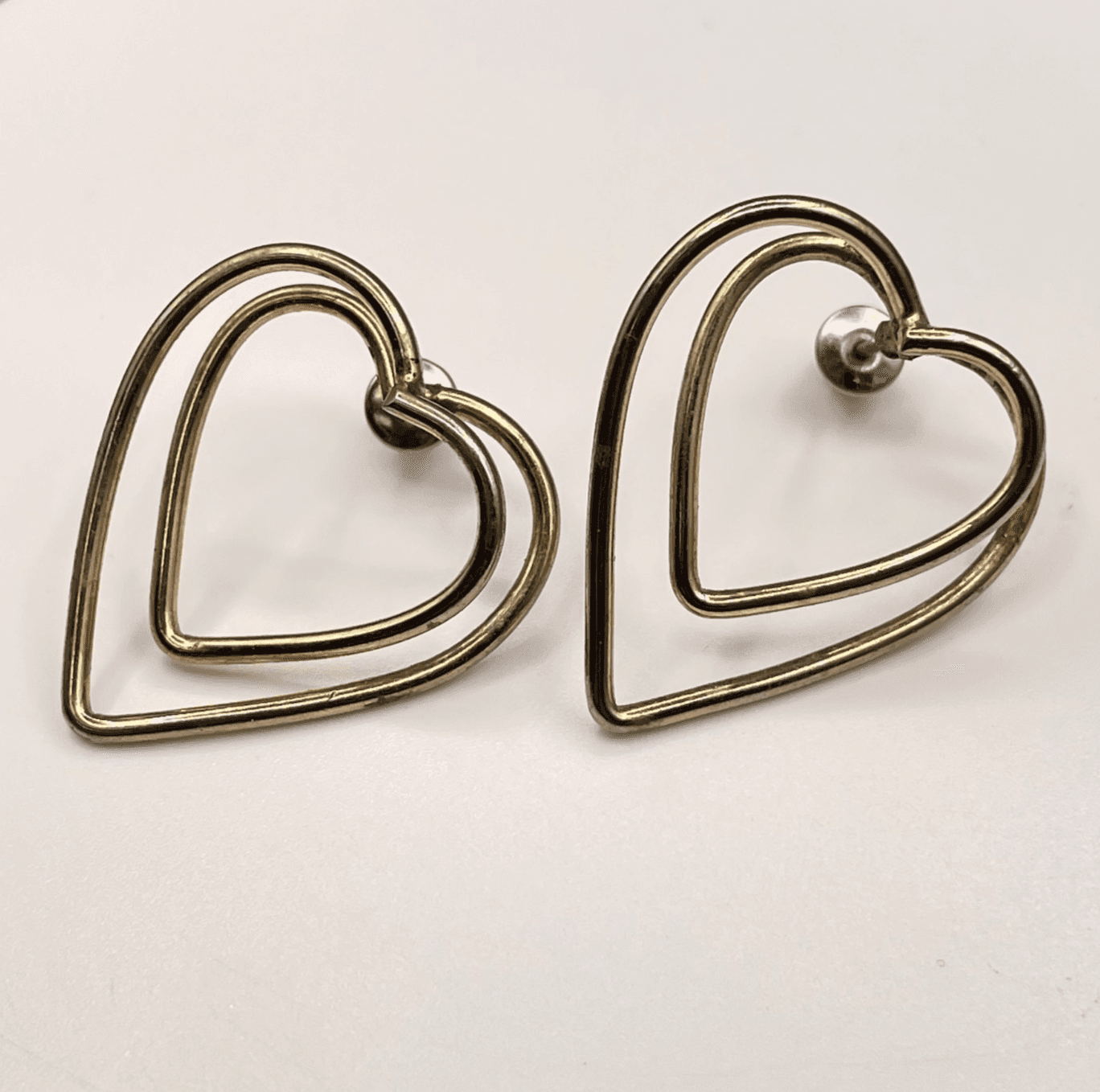 Vintage Modern Gold Tone Post Stud Lightweight Fashion Double Wire Heart - Image 1