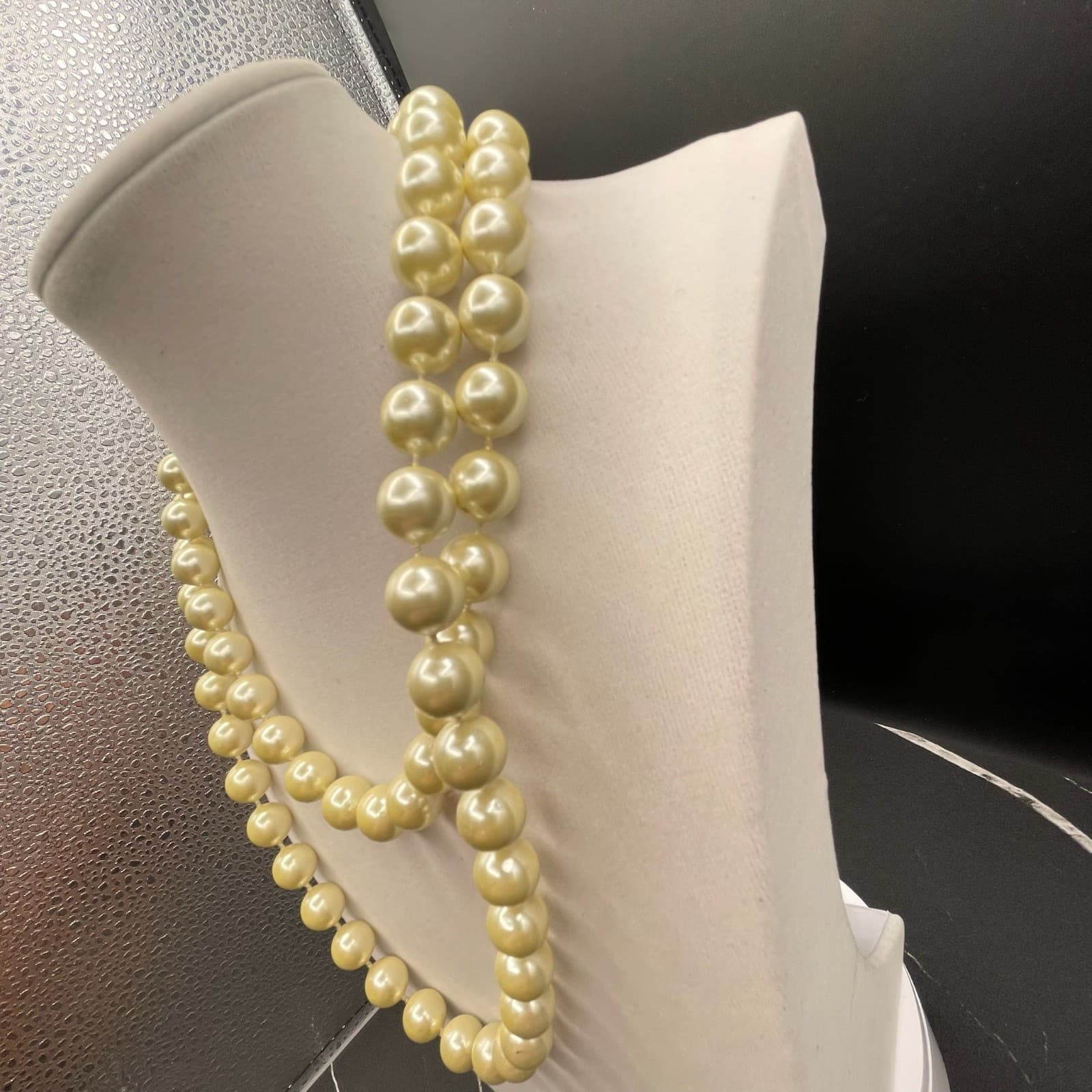 Vintage Gold-Tone Sea Faux Cream Pearl Plastic Lobster Beaded Necklace - 17" - Thumbnail 3