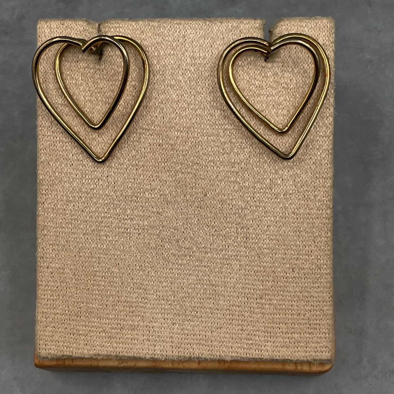 Vintage Modern Gold Tone Post Stud Lightweight Fashion Double Wire Heart - Thumbnail 3