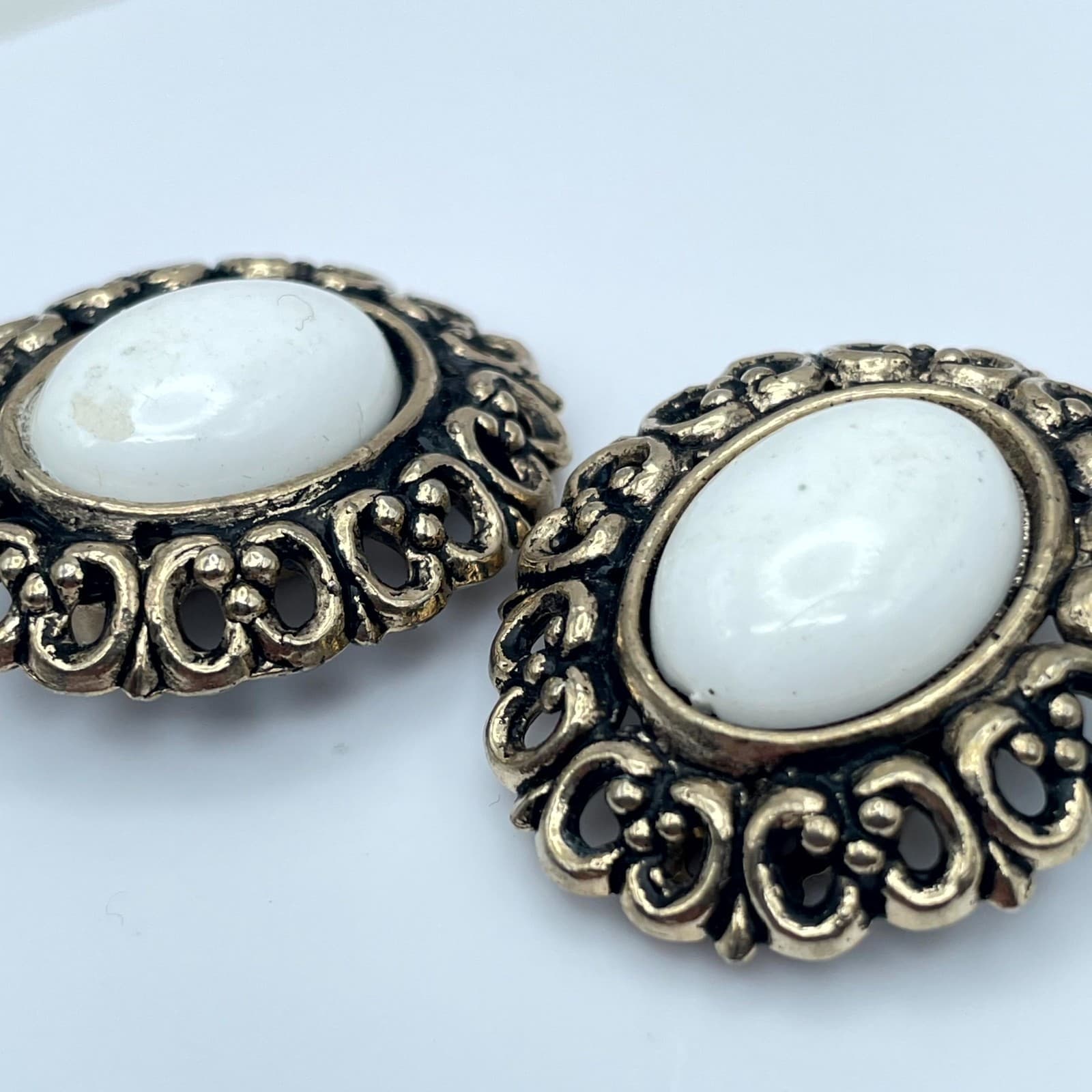 Vintage Gold-Tone Victorian Filigree Border Center Bead Clip-On Button Earrings - Thumbnail 7