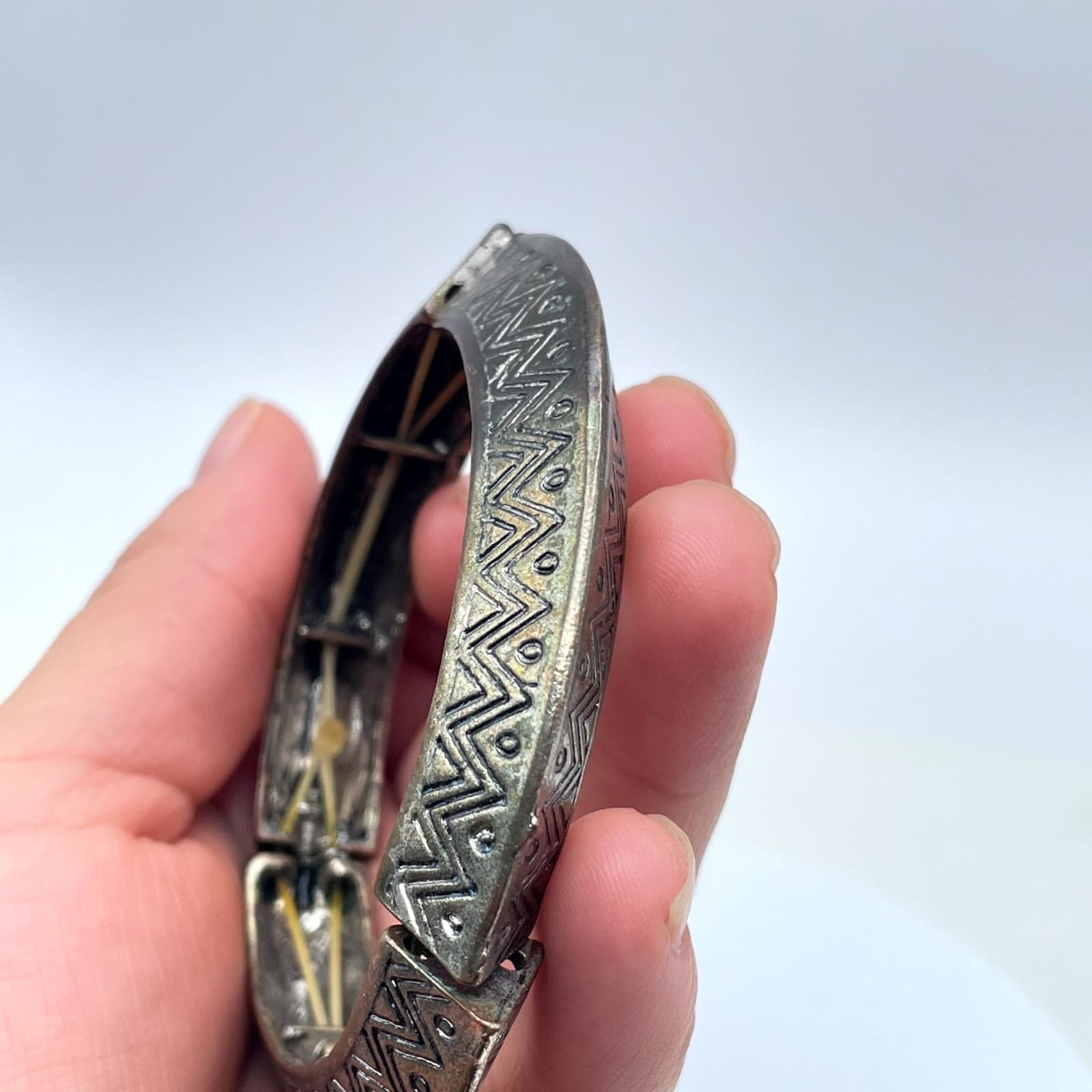 Antique Bronze-Tone Tribal Bohemian Chevron Engraved Segmented Stretch Bangle - Thumbnail 6