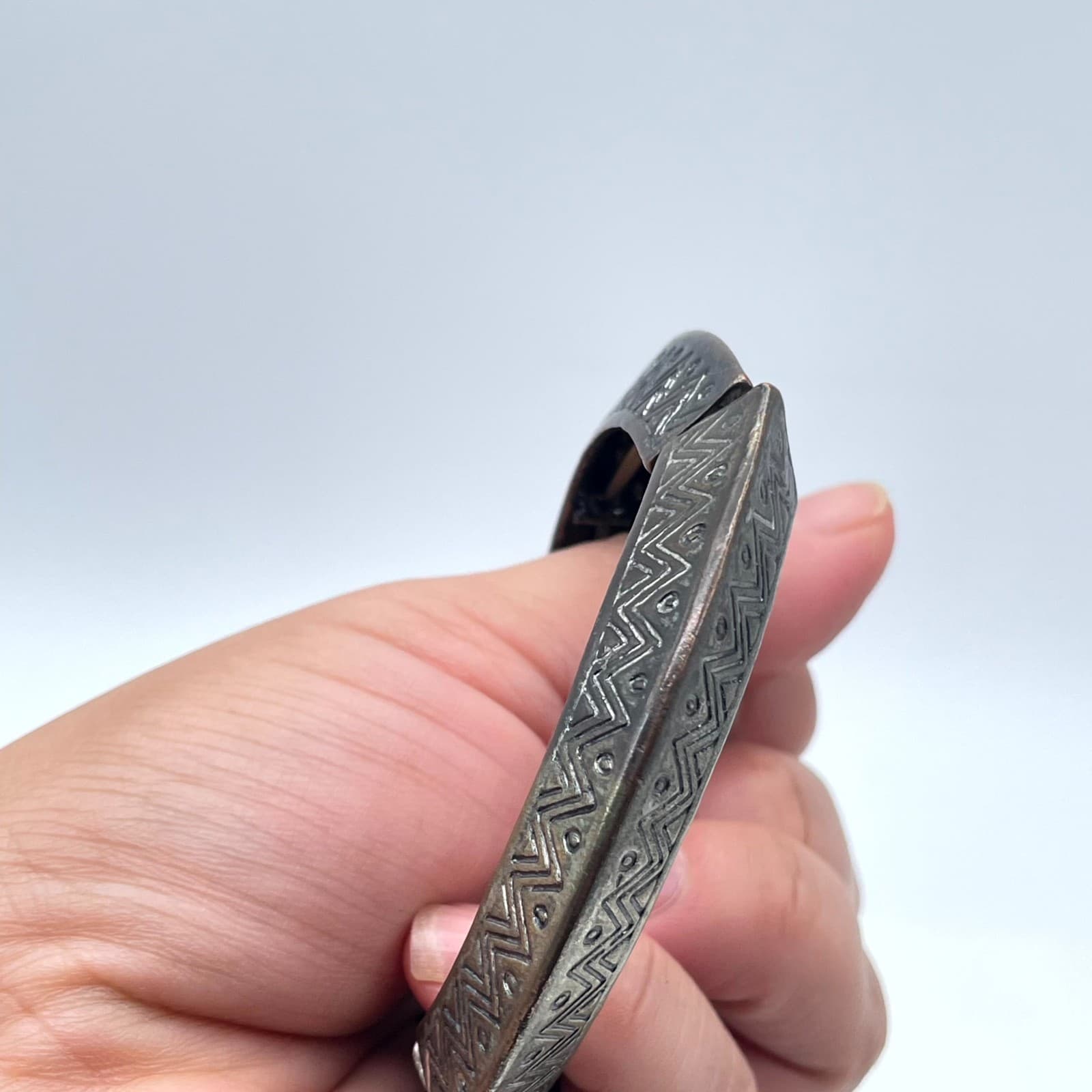 Antique Bronze-Tone Tribal Bohemian Chevron Engraved Segmented Stretch Bangle - Thumbnail 9