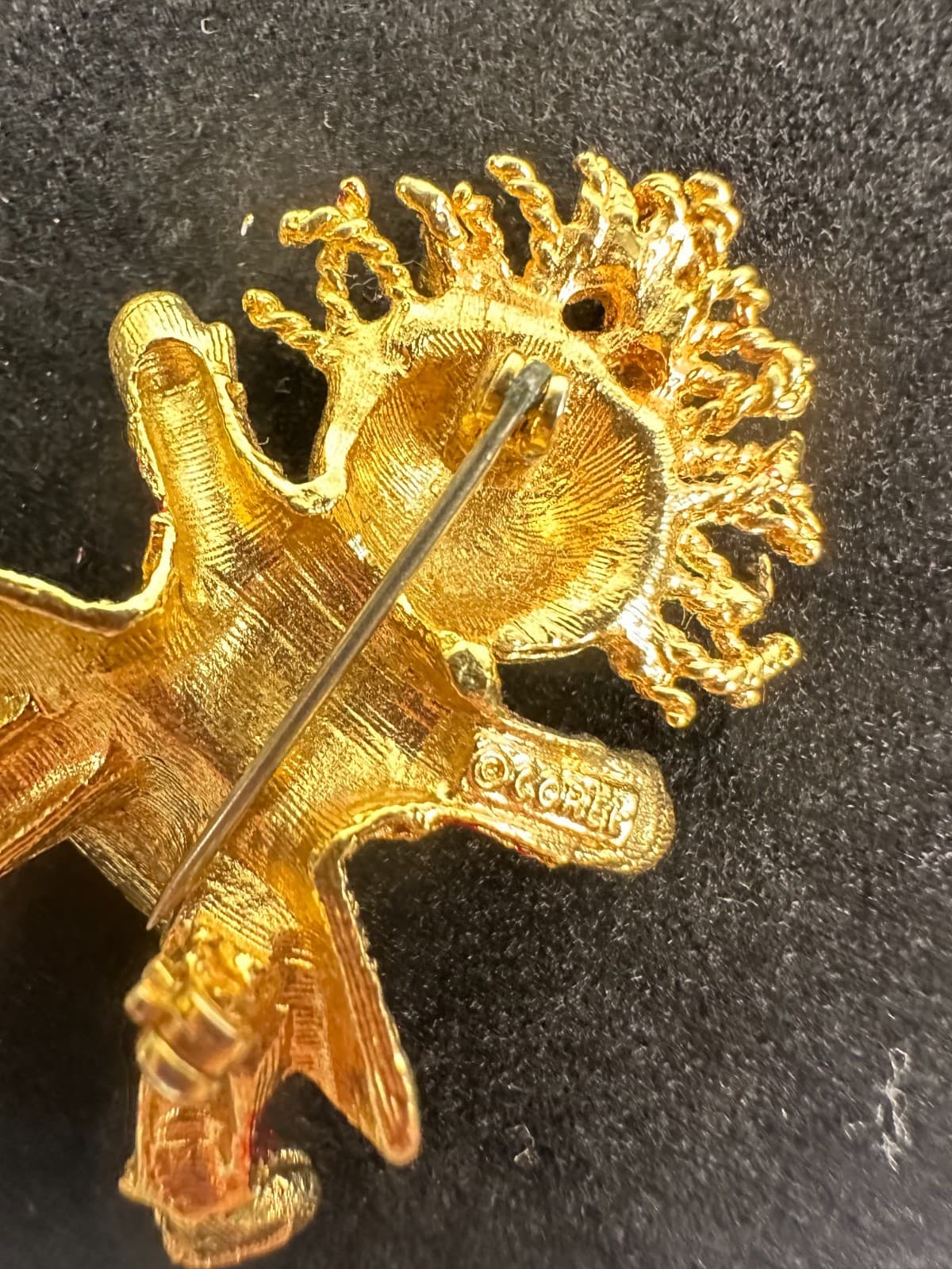 Vintage Christmas Girl Brooch Gold-Tone Red & Green Holiday Pin - Thumbnail 3