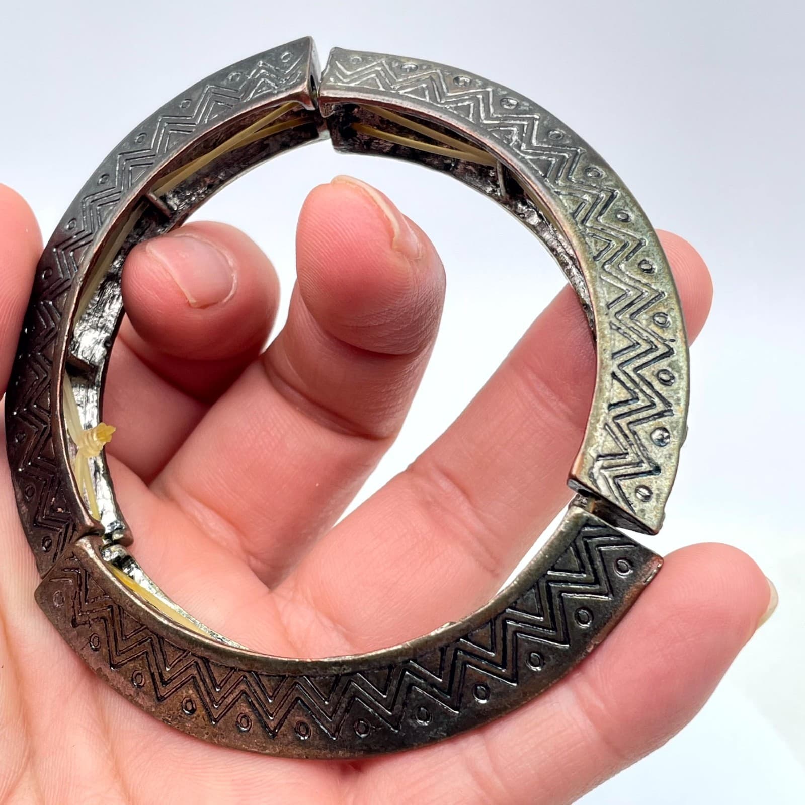 Antique Bronze-Tone Tribal Bohemian Chevron Engraved Segmented Stretch Bangle - Thumbnail 5