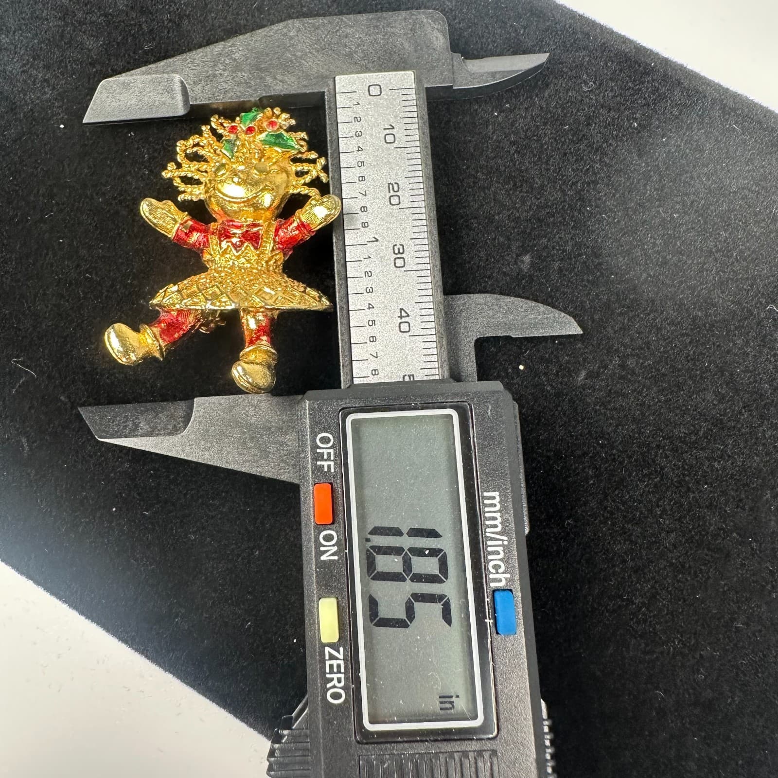 Vintage Christmas Girl Brooch Gold-Tone Red & Green Holiday Pin - Thumbnail 4