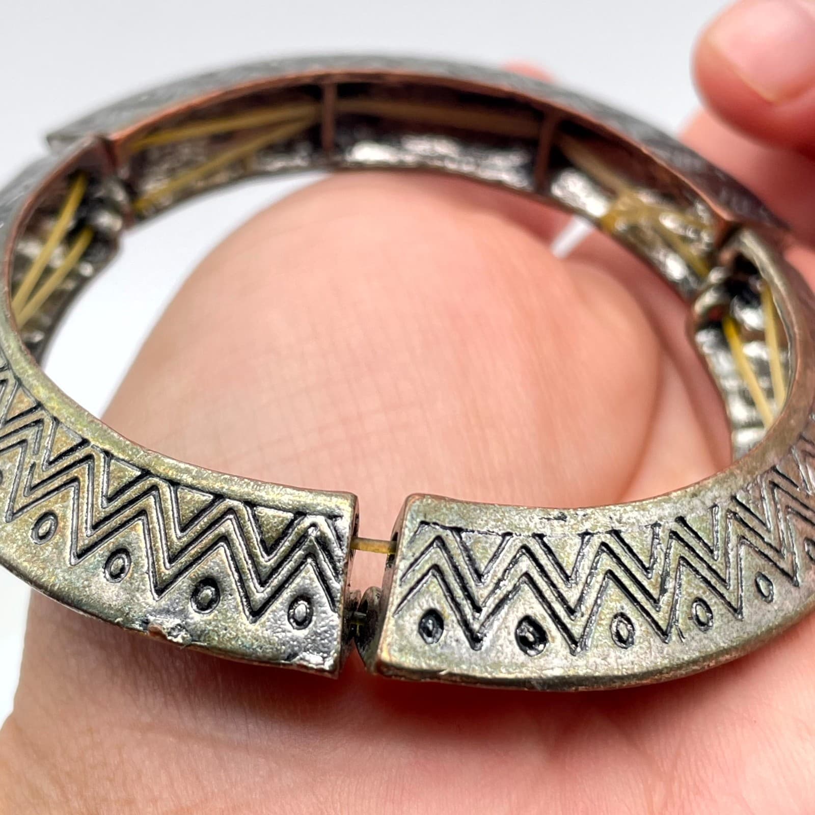 Antique Bronze-Tone Tribal Bohemian Chevron Engraved Segmented Stretch Bangle - Thumbnail 8