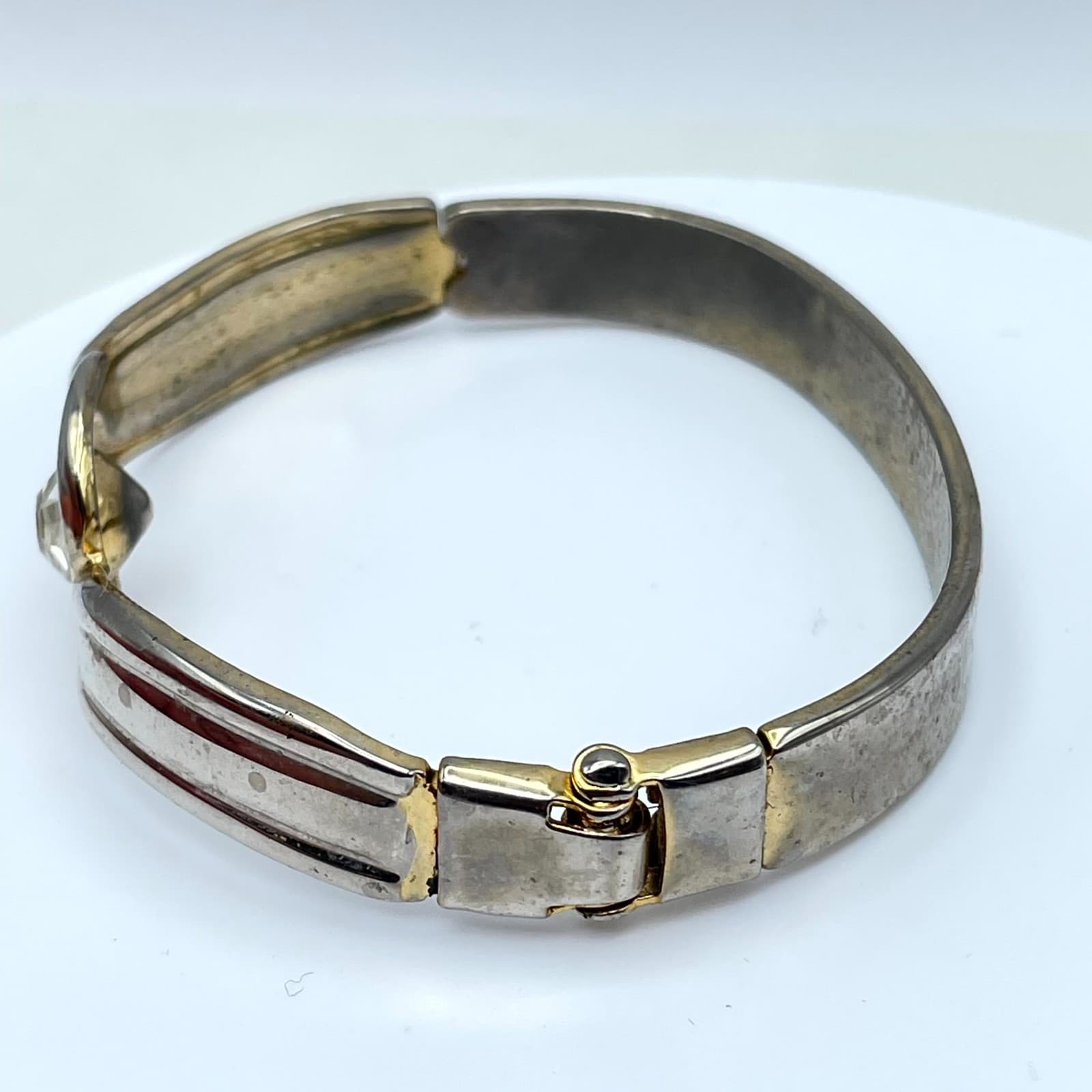 Vintage 1980 Gold-Tone Classic Fashion Faceted Rhinestone Hinged Bangle Bracelet - Thumbnail 4