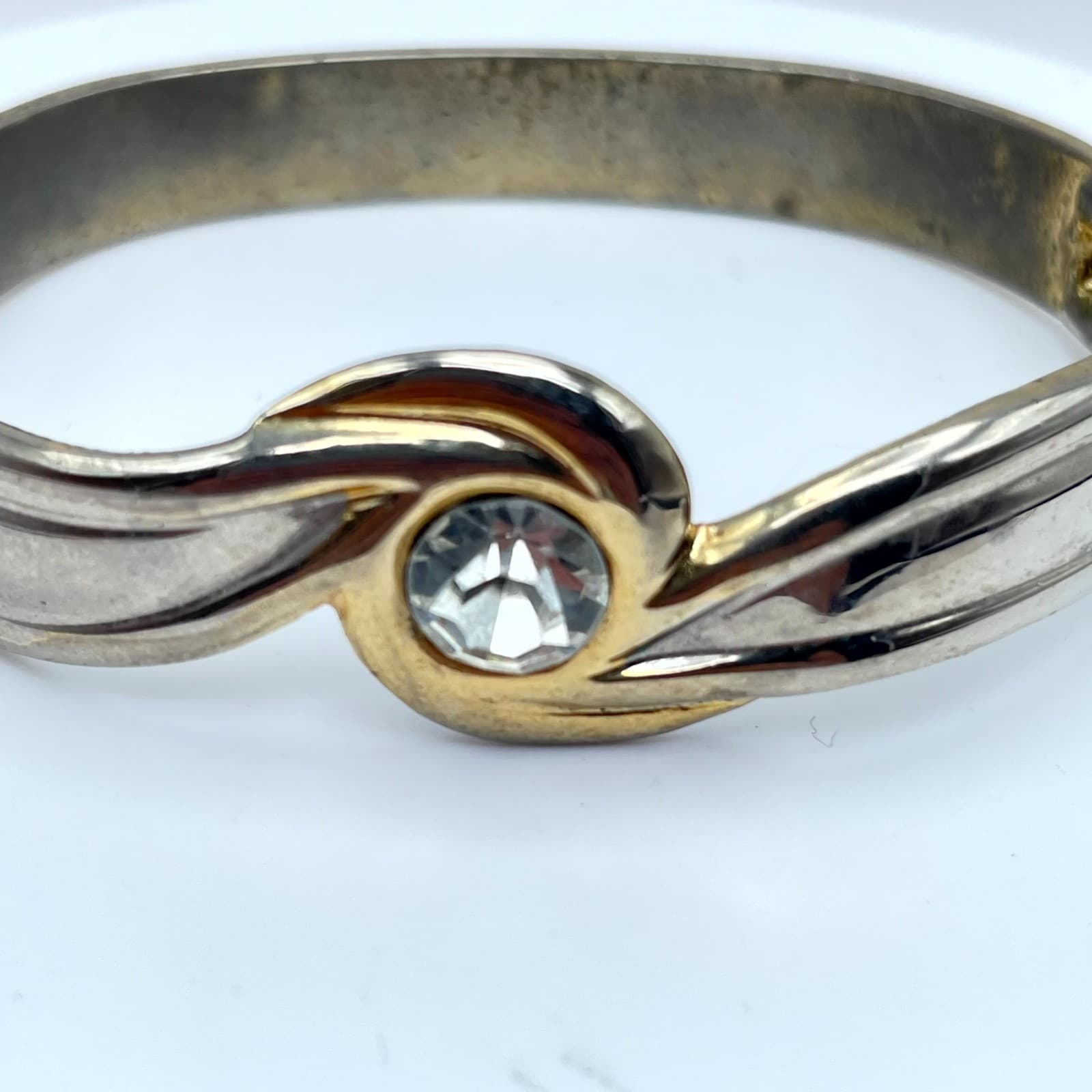 Vintage 1980 Gold-Tone Classic Fashion Faceted Rhinestone Hinged Bangle Bracelet - Thumbnail 3