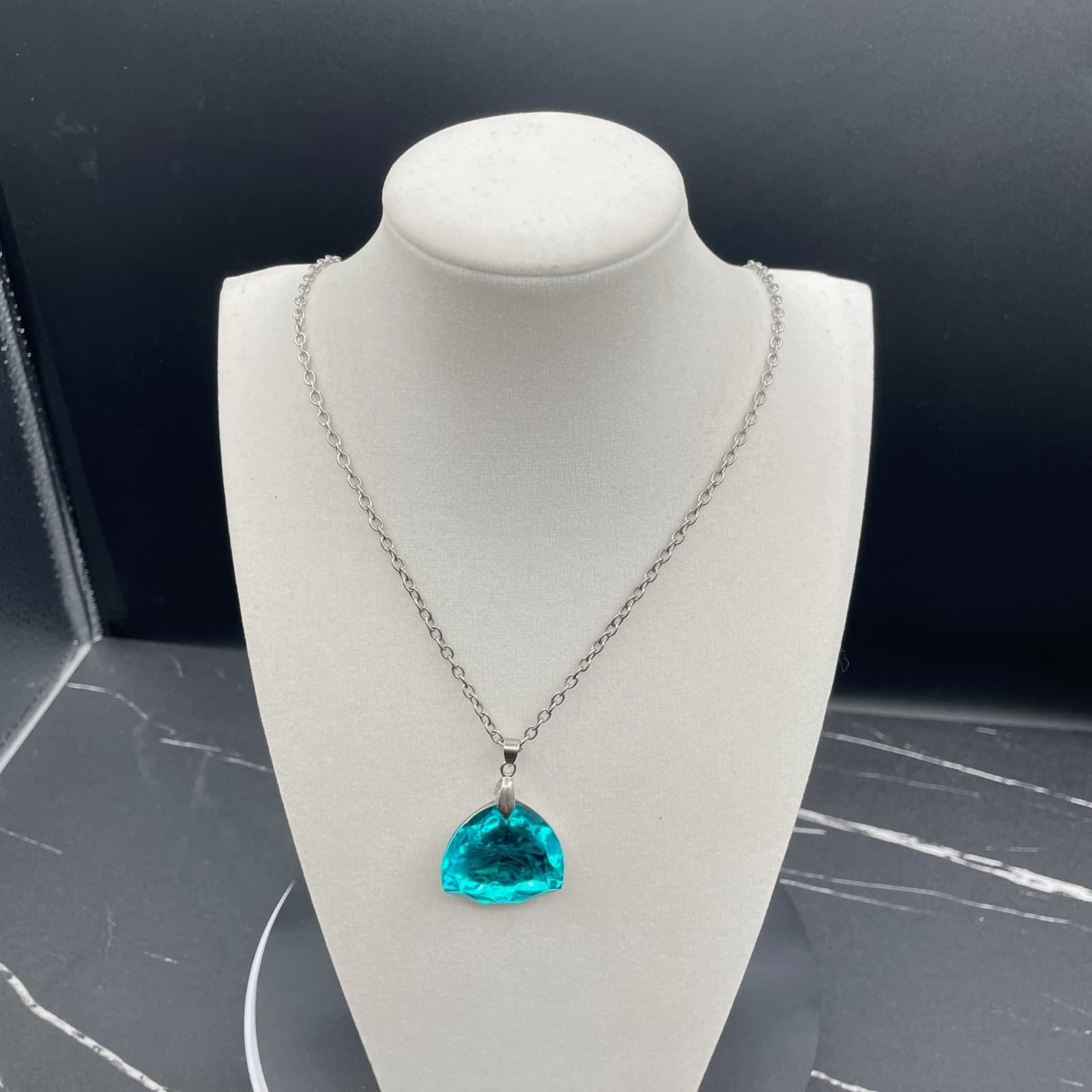 Silver-Tone Classic Fashion Oval Chain Trillion-Cut Crystal Pendant Necklace - Thumbnail 2