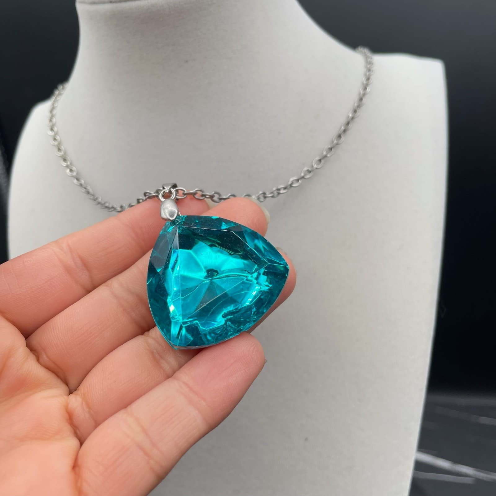 Silver-Tone Classic Fashion Oval Chain Trillion-Cut Crystal Pendant Necklace - Thumbnail 4