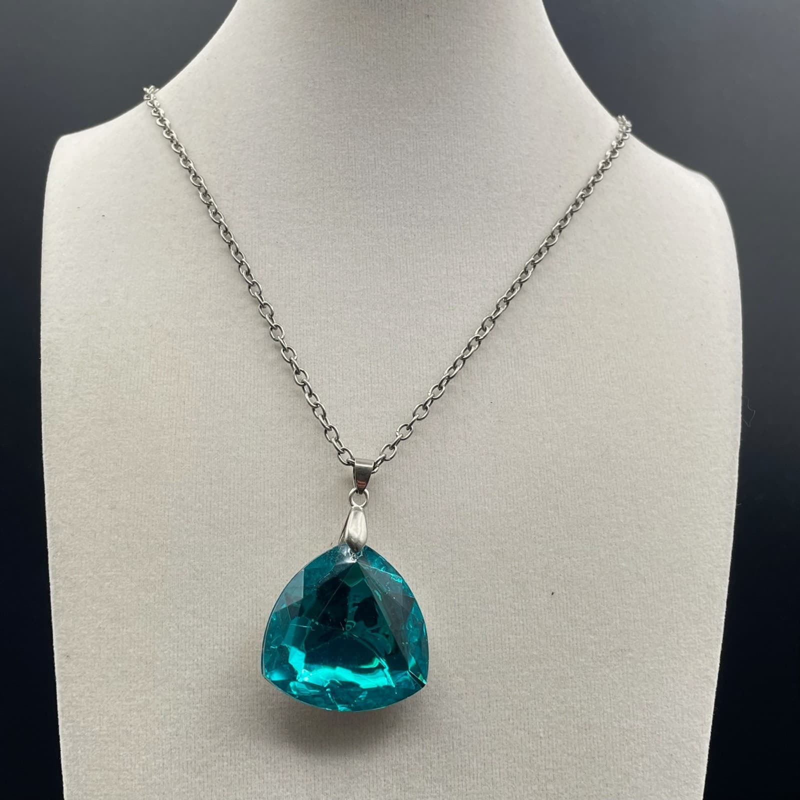 Silver-Tone Classic Fashion Oval Chain Trillion-Cut Crystal Pendant Necklace - Thumbnail 5