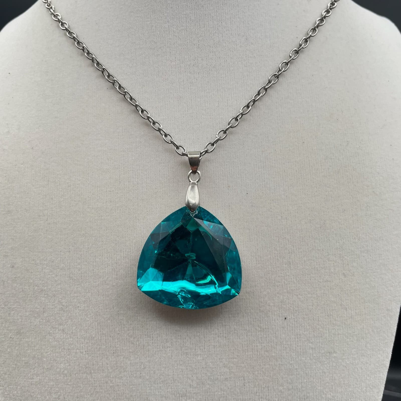 Silver-Tone Classic Fashion Oval Chain Trillion-Cut Crystal Pendant Necklace - Image 1