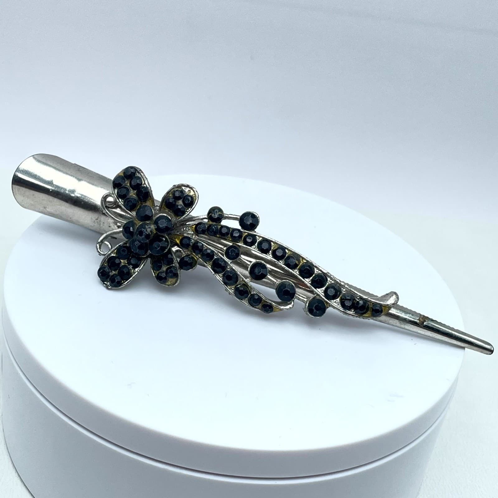 Vintage Silver-Tone Black Classic Faceted Glass Floral Beads Alligator Hair Clip - Image 1