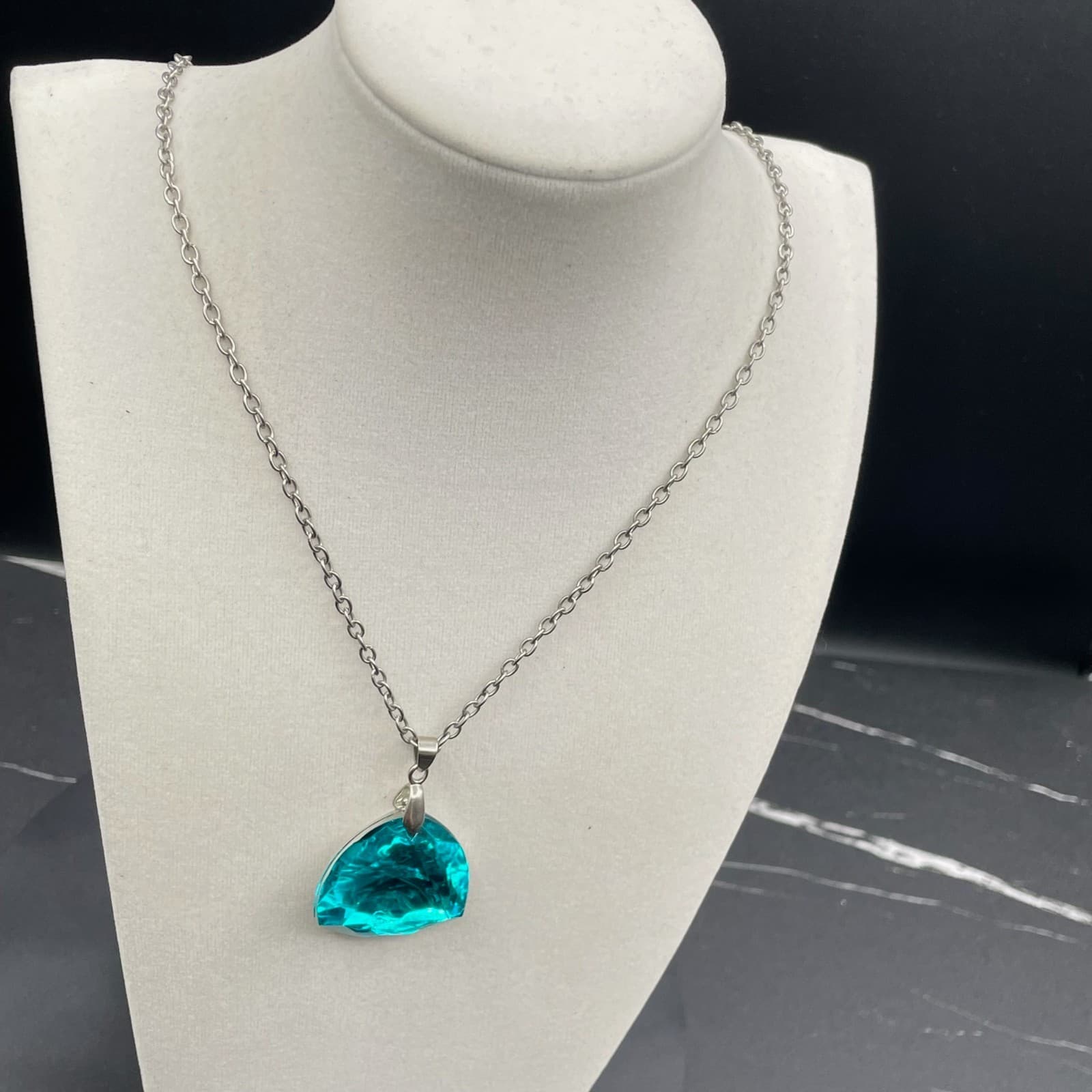 Silver-Tone Classic Fashion Oval Chain Trillion-Cut Crystal Pendant Necklace - Thumbnail 6