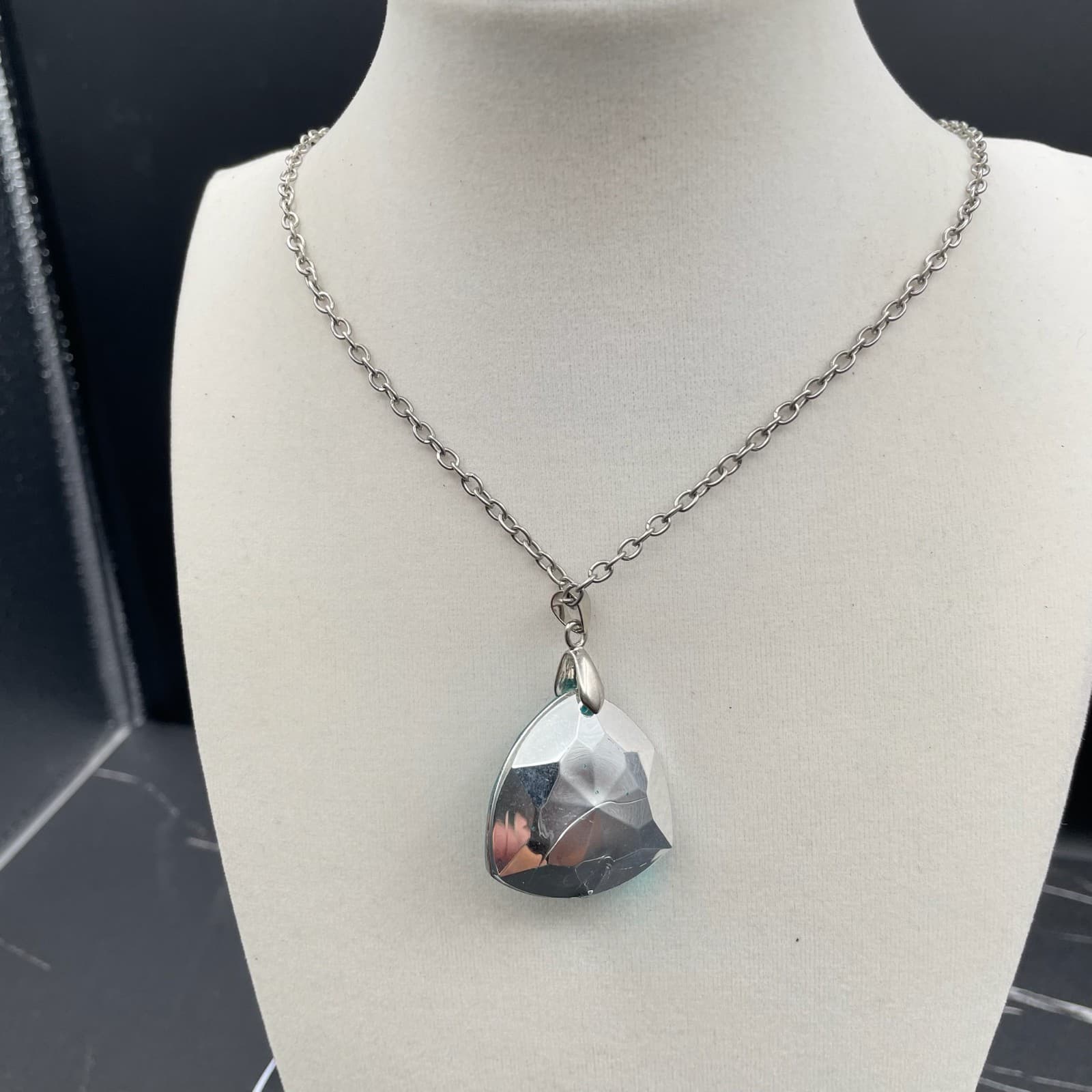 Silver-Tone Classic Fashion Oval Chain Trillion-Cut Crystal Pendant Necklace - Thumbnail 3