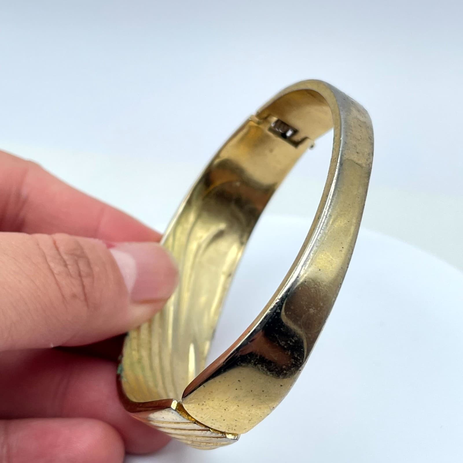 Vintage Gold-Tone Classic Rhinestone Engraved Cuff Hinged Clamper Bracelet - Thumbnail 6