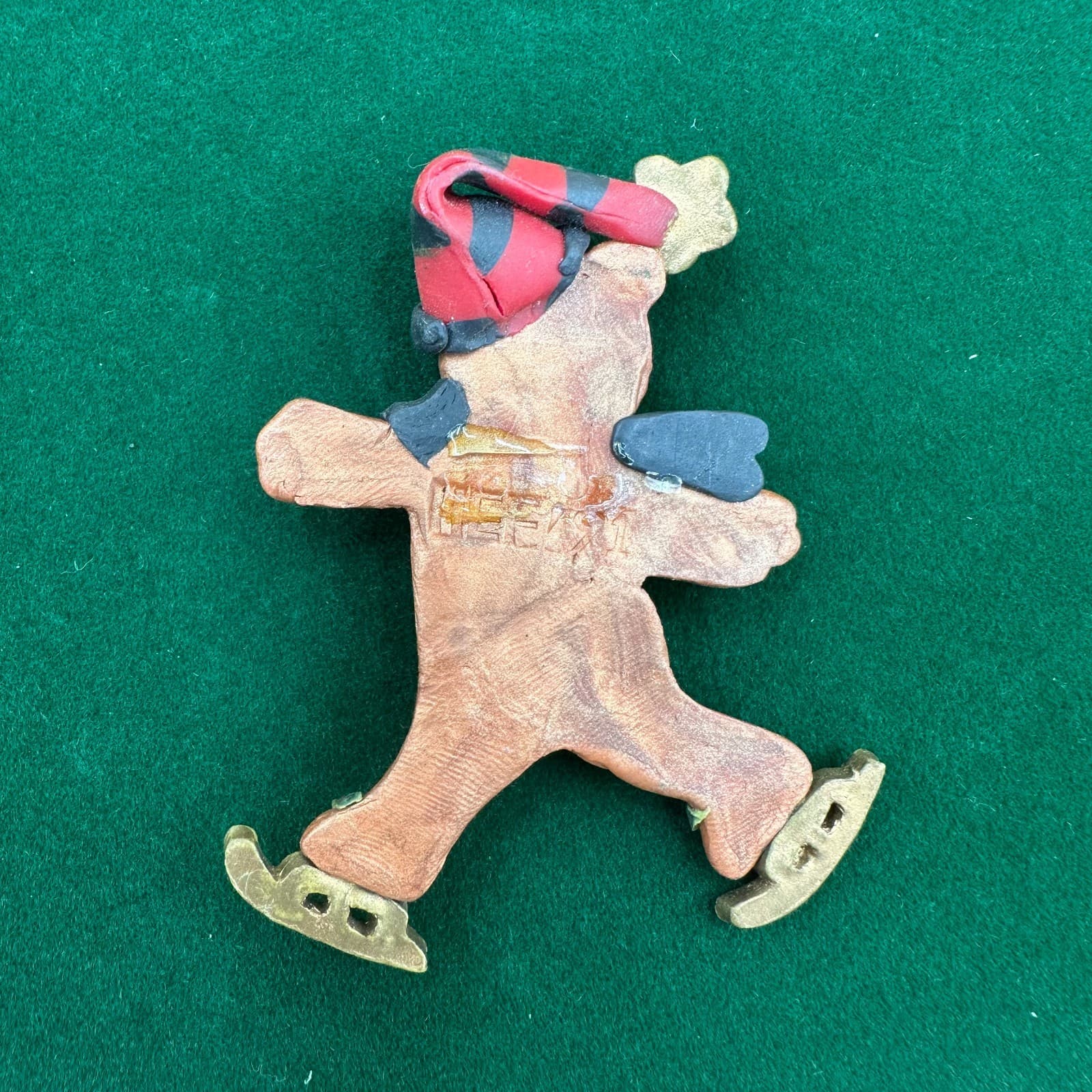 Vintage Ice Skating Teddy Bear Brooch – Holiday Christmas Pin - Thumbnail 2